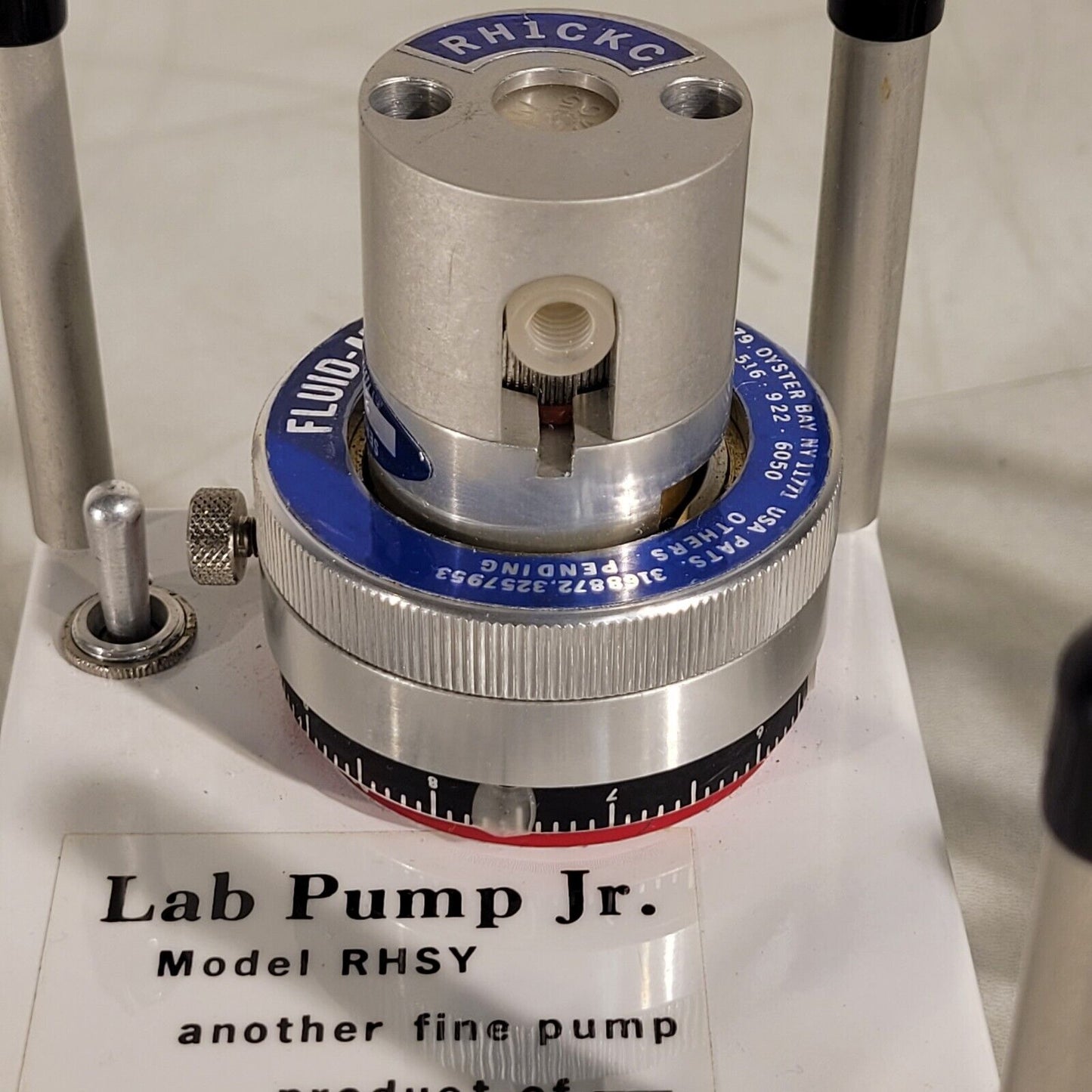 Fluid Metering Lab Pump Jr RHSY Synchronous Pump 115V 60Hz