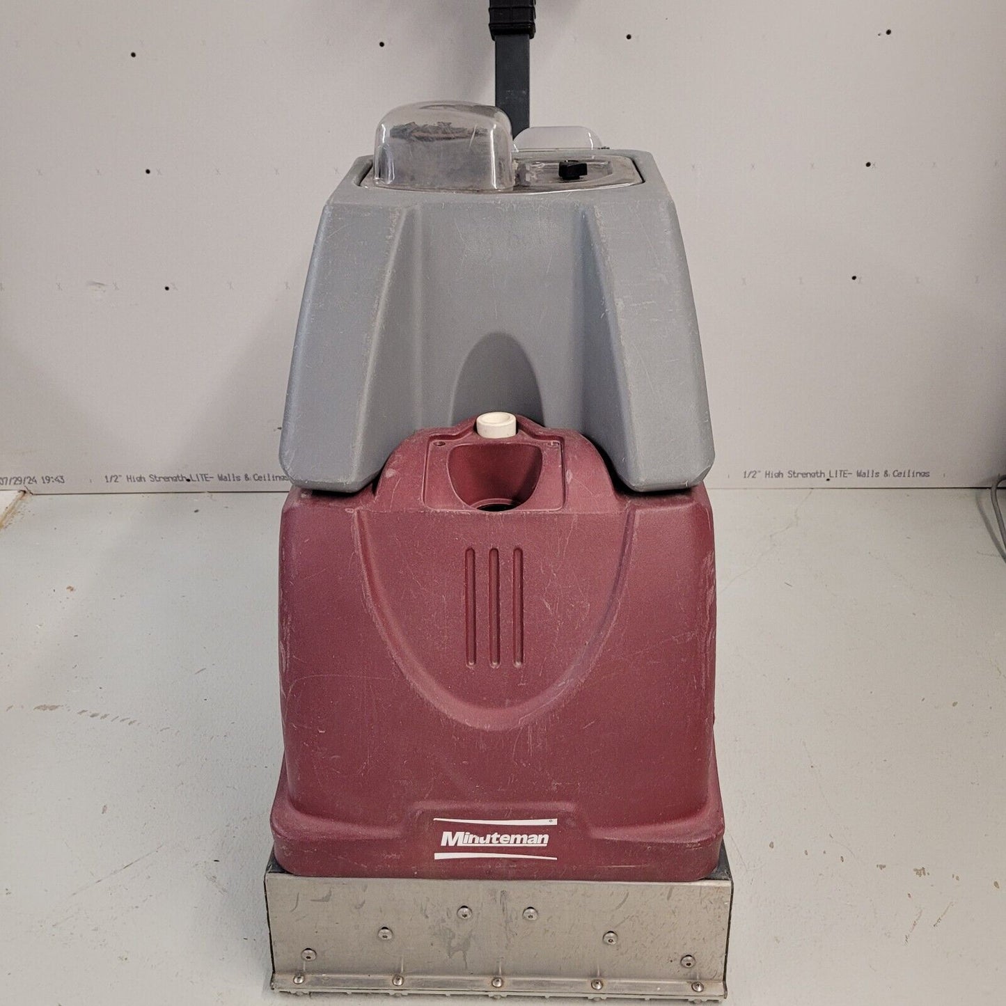 Minuteman X17 Carpet Cleaner Pro-Grade Eco Extractor Missing Spray Knob X17115