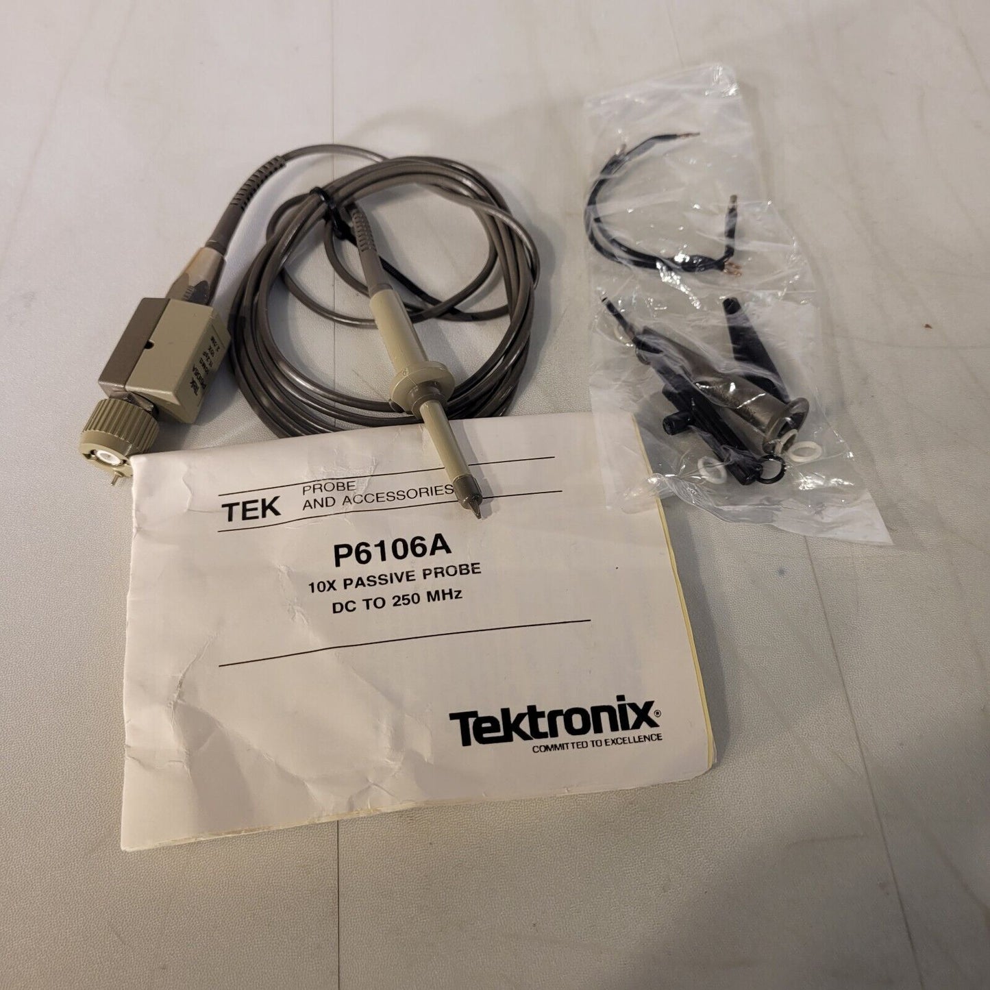 Tek Tektronix P6106 O-scope Probe And Accessories 10x 250MHz 10M Ohm 11.2pF