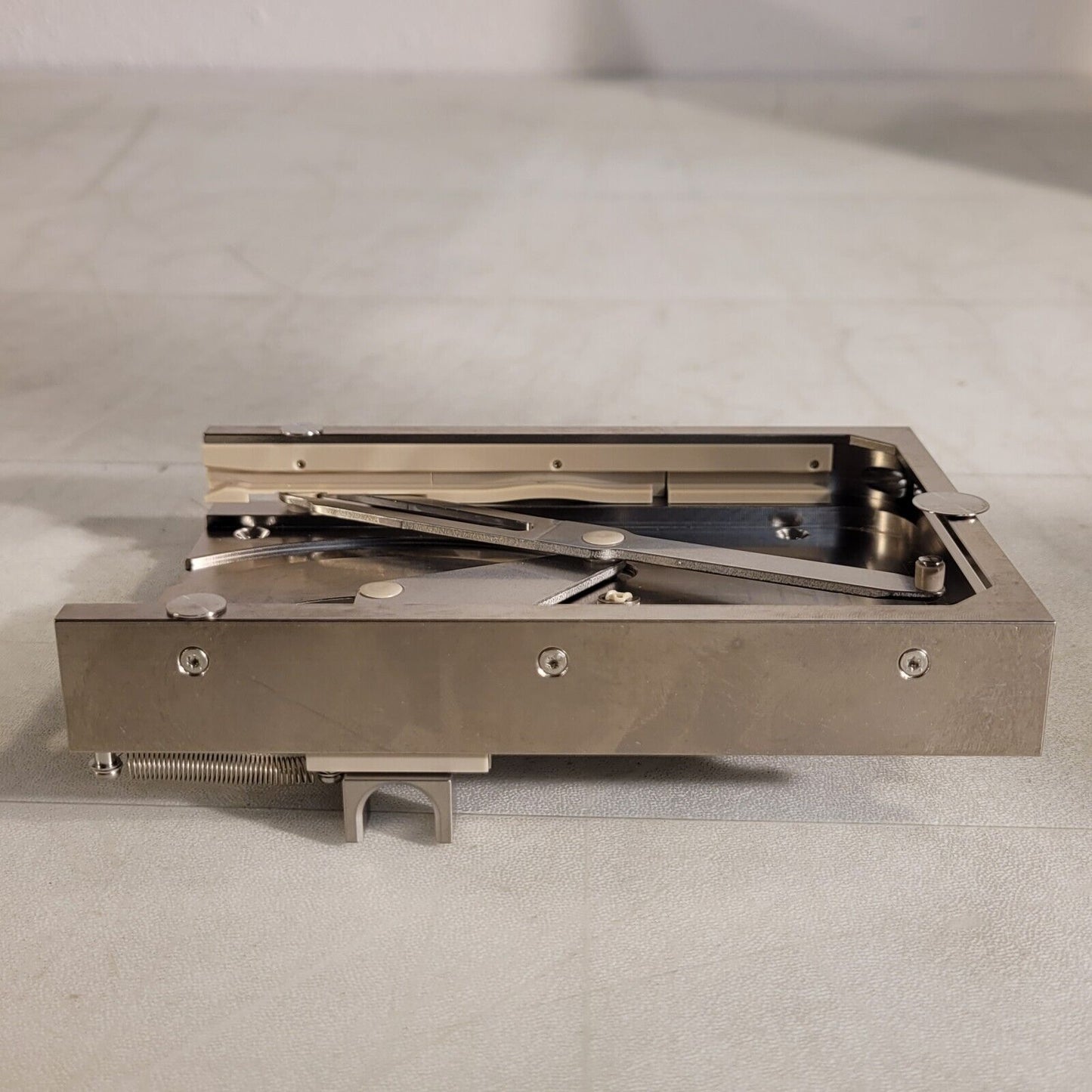 Sample Tray UHV Insert Holder For Bruker UltraFlex II Mass Spectrometer Vacuum