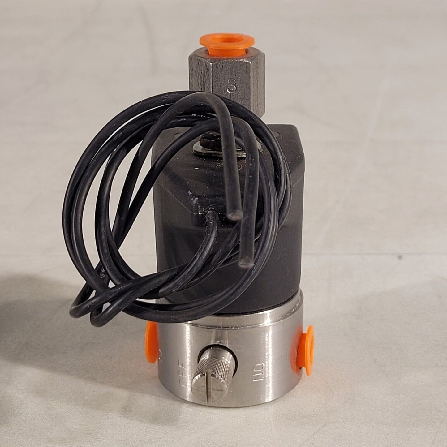 Honeywell 71395SN1GVM5 Solenoid Valve 3-way NC 1/8" 1/16" 120VAC 150PSI