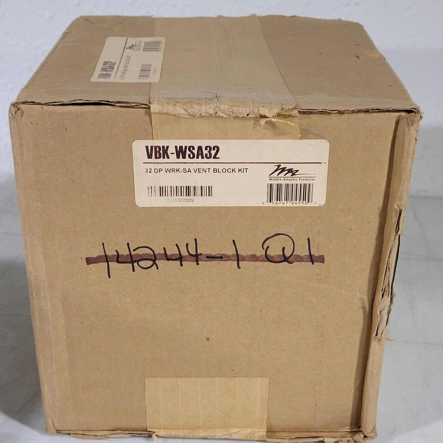 Middle Atlantic Products VBK-WSA32 Vent Blocker Kit for 32.0" Deep Stand Alone