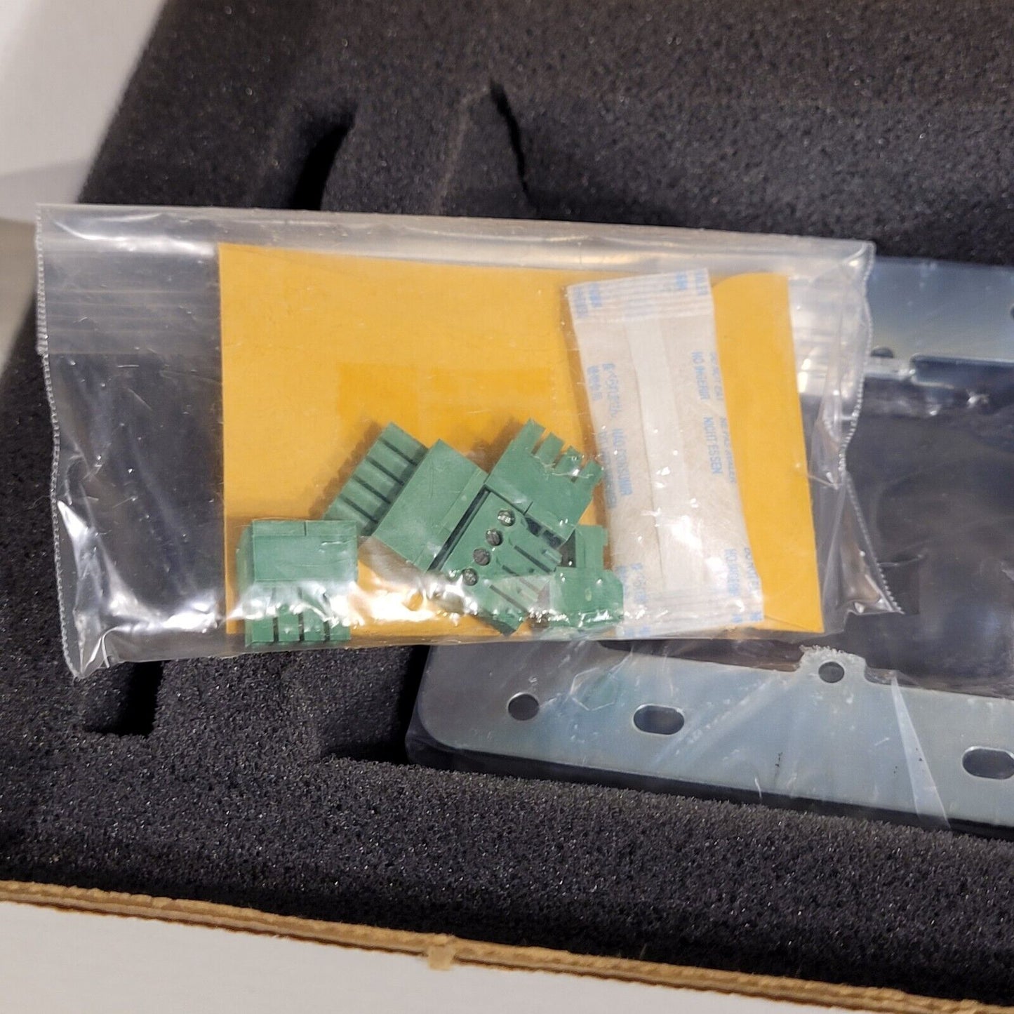 Creston DM-RMC-100 DigitalMedia� CAT Receiver & Room Controller 100