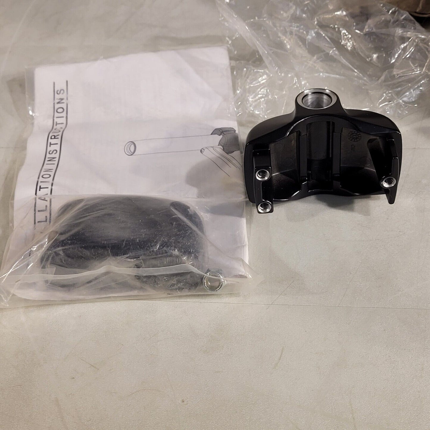 Chief KSA1017B Quick Release Bracket For Small Flat Panels Black