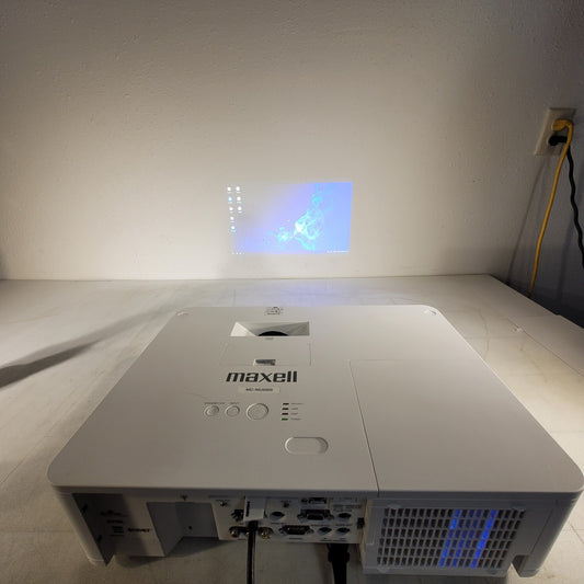 Maxell MC-WU5505 LCD Projector 1000 Lamp Hours