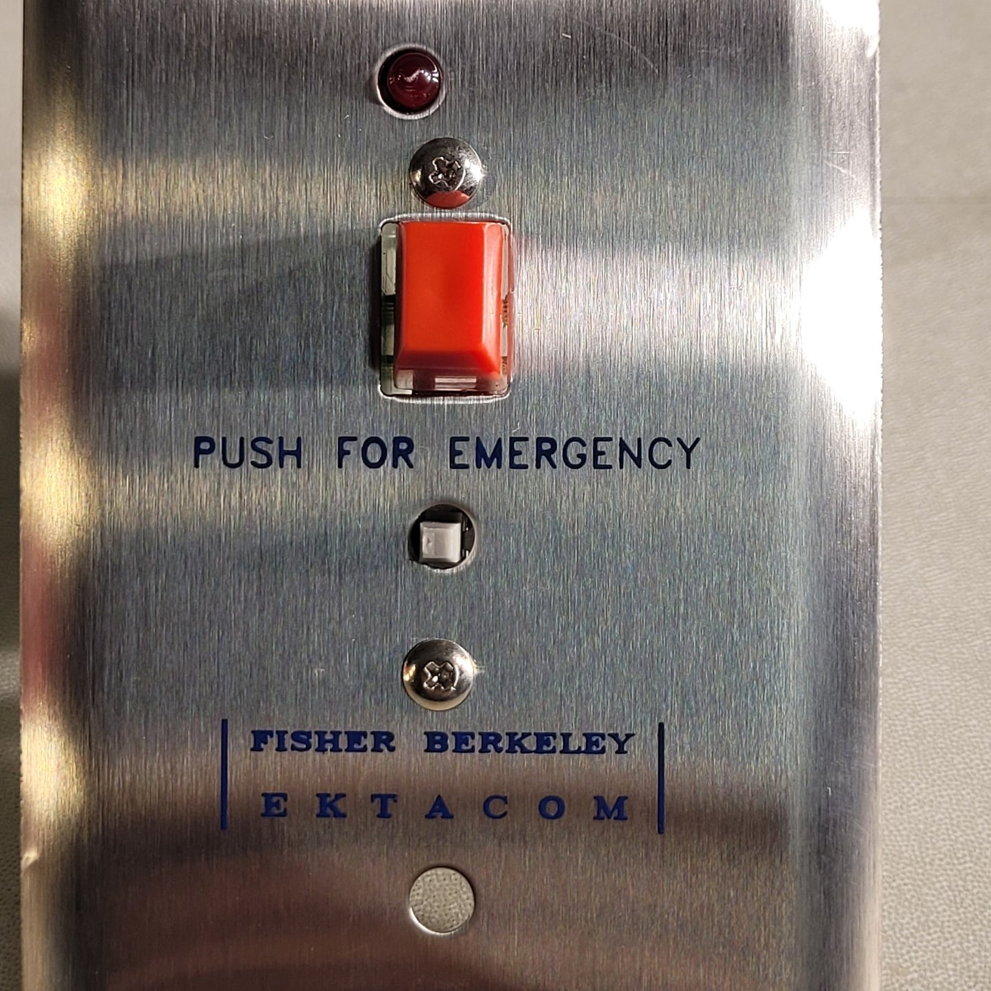 Ektacom HSE-1 Push To Call Nurse Switch B02756-05 Fisher Berkeley