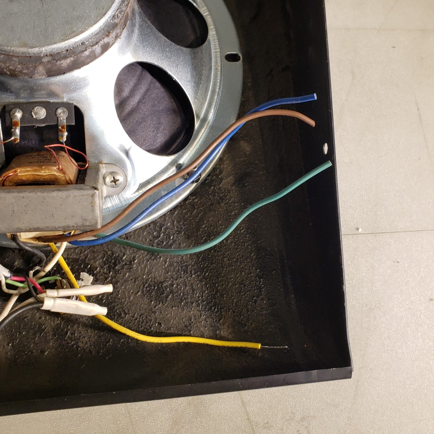 Lowell 8C10 8" Speaker With Cover And Push Button Black