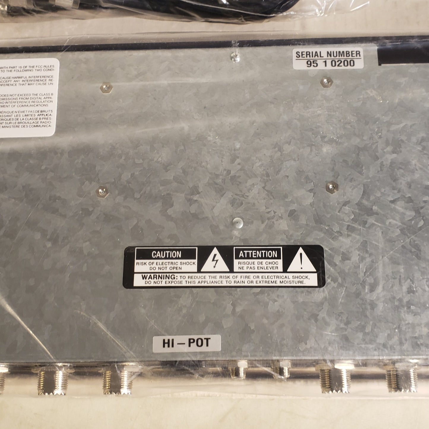 Shure WA404 Antenna/ Power Distribution System With Accessories 169-230 MHz