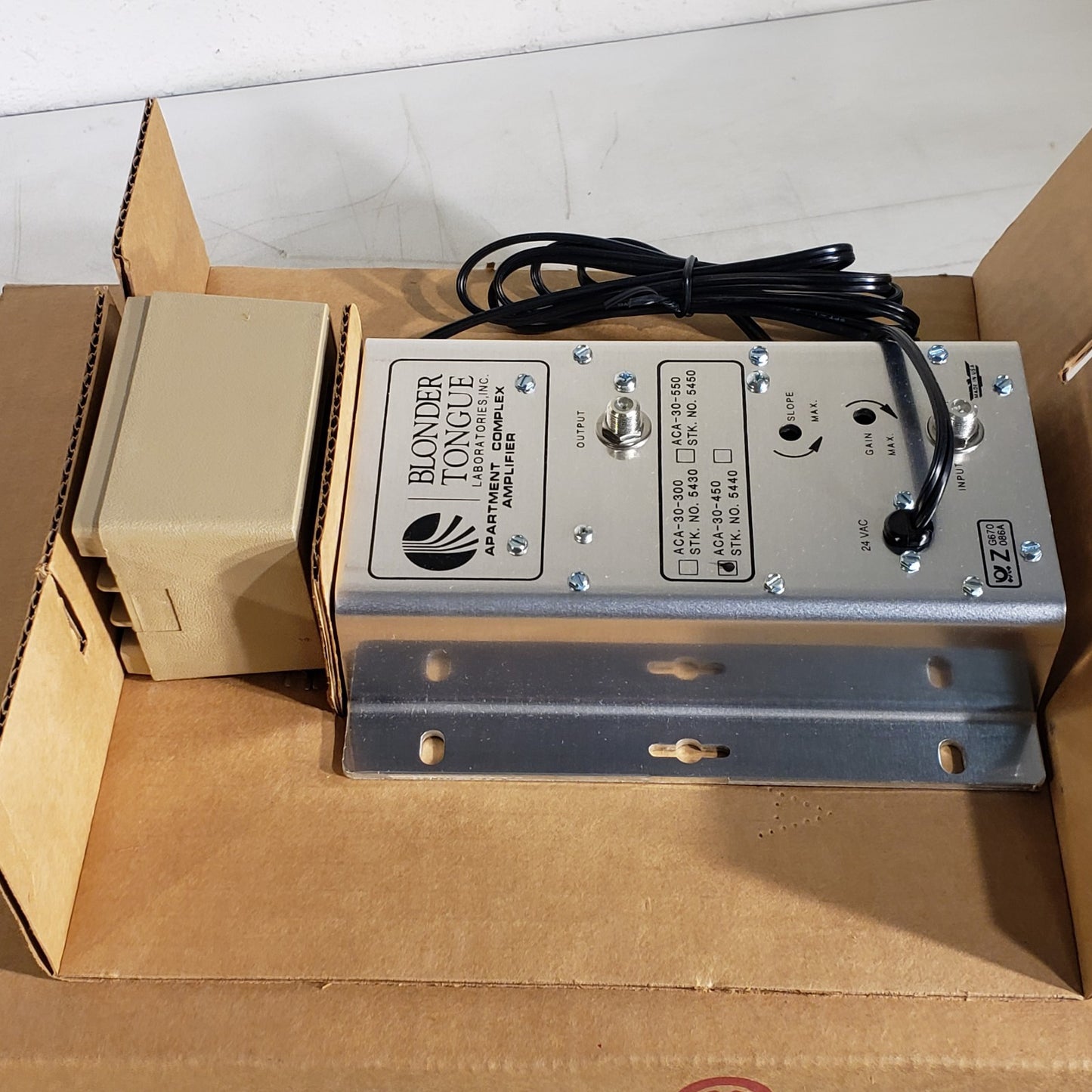 Blonder Tongue ACA-30-450 Apartment Complex Amplifier 5440 Temperature Stability