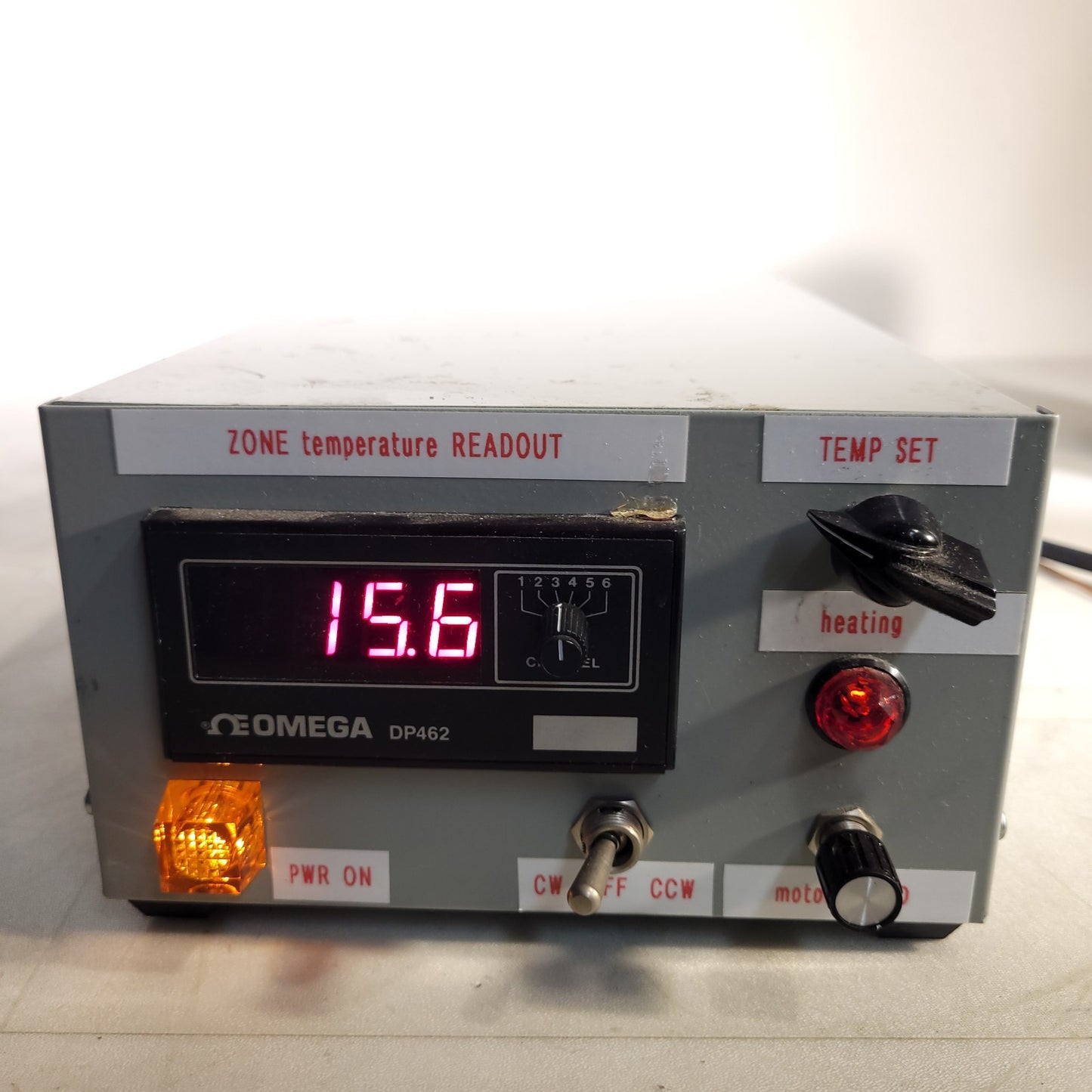 Omega DP462 Temperature Controller Process Box with Probe