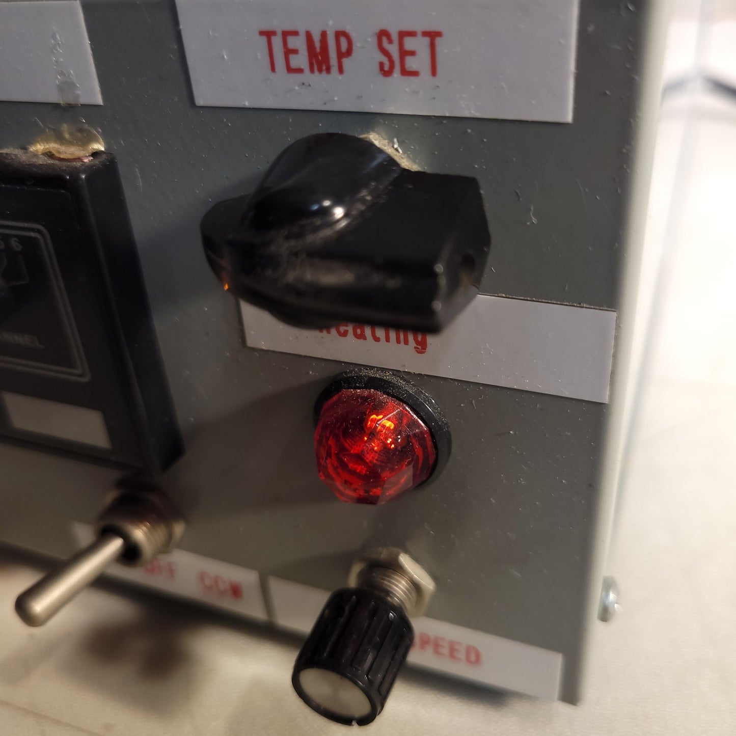 Omega DP462 Temperature Controller Process Box with Probe