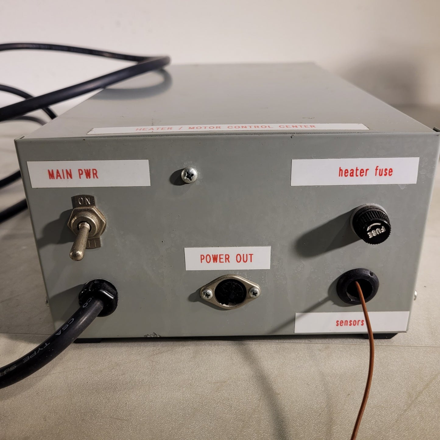 Omega DP462 Temperature Controller Process Box with Probe