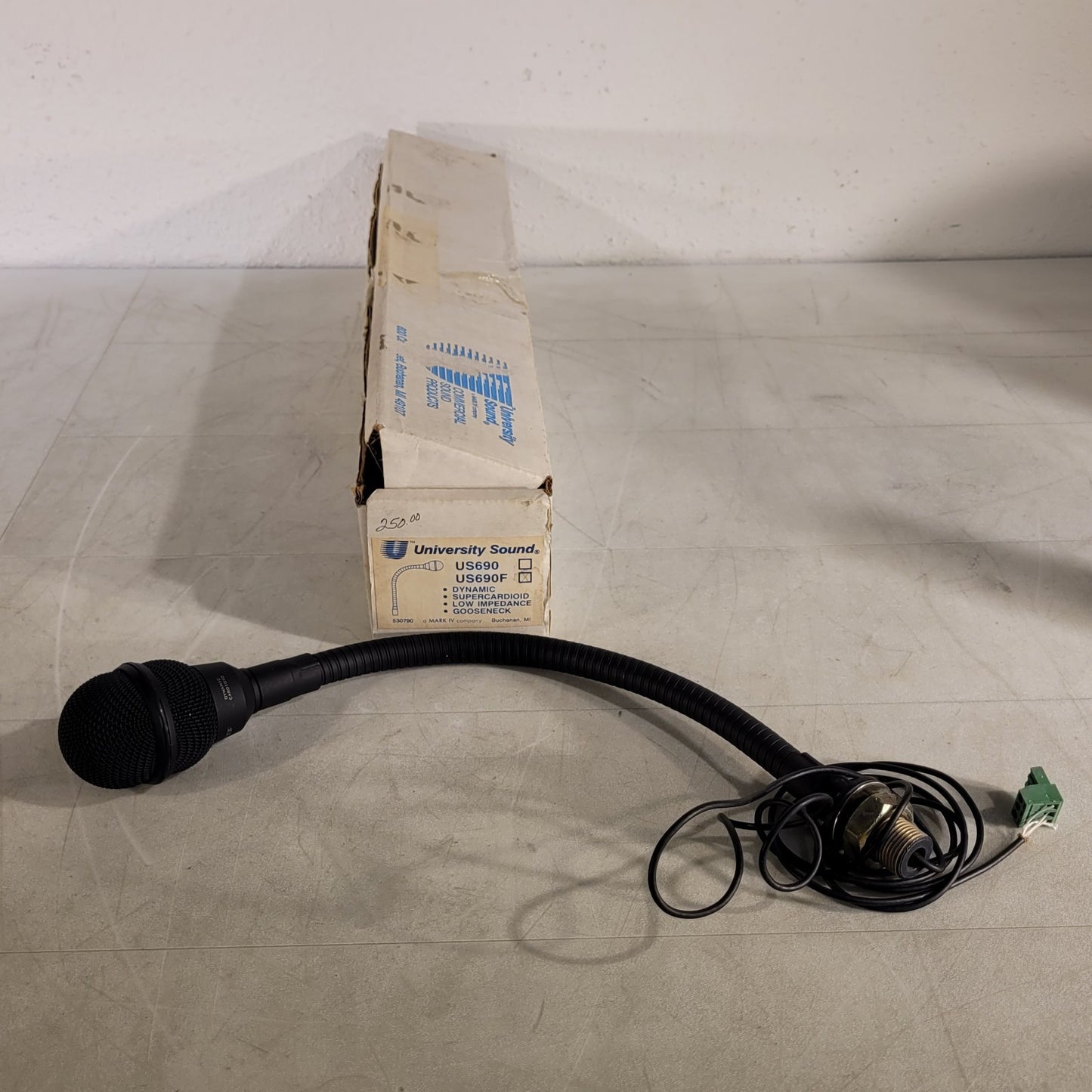 University Sound US690F Neodymium Dynamic Low Impedance Gooseneck Microphone