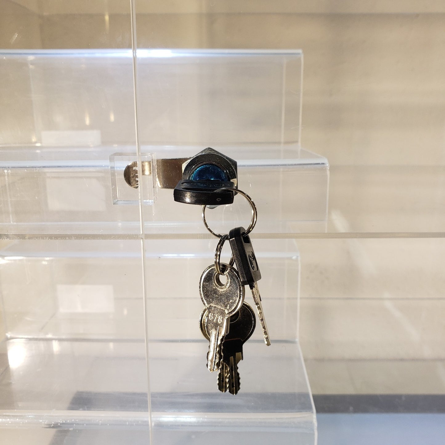 Clear Display Case With Lights Laboratory Keys Included 18x26x9"