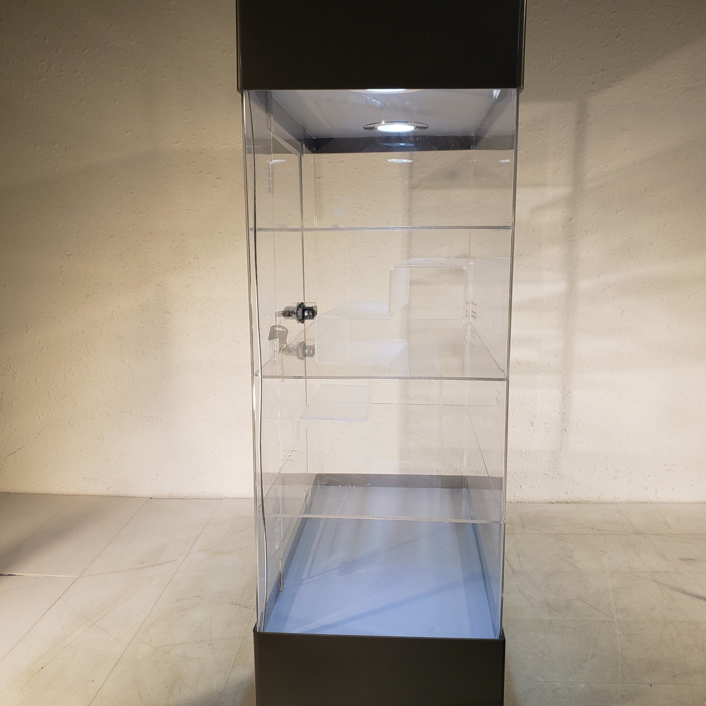 Clear Display Case With Lights Laboratory Keys Included 18x26x9"