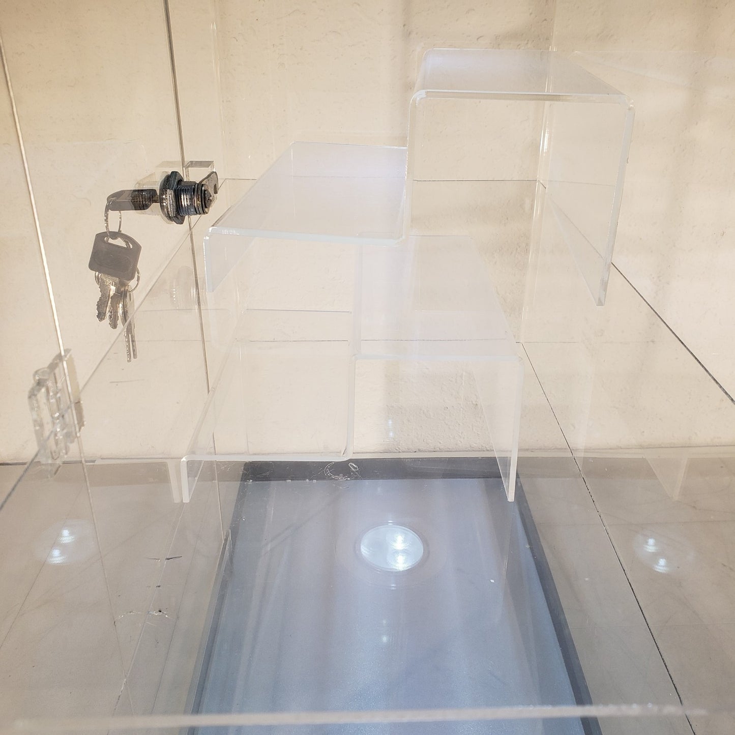 Clear Display Case With Lights Laboratory Keys Included 18x26x9"