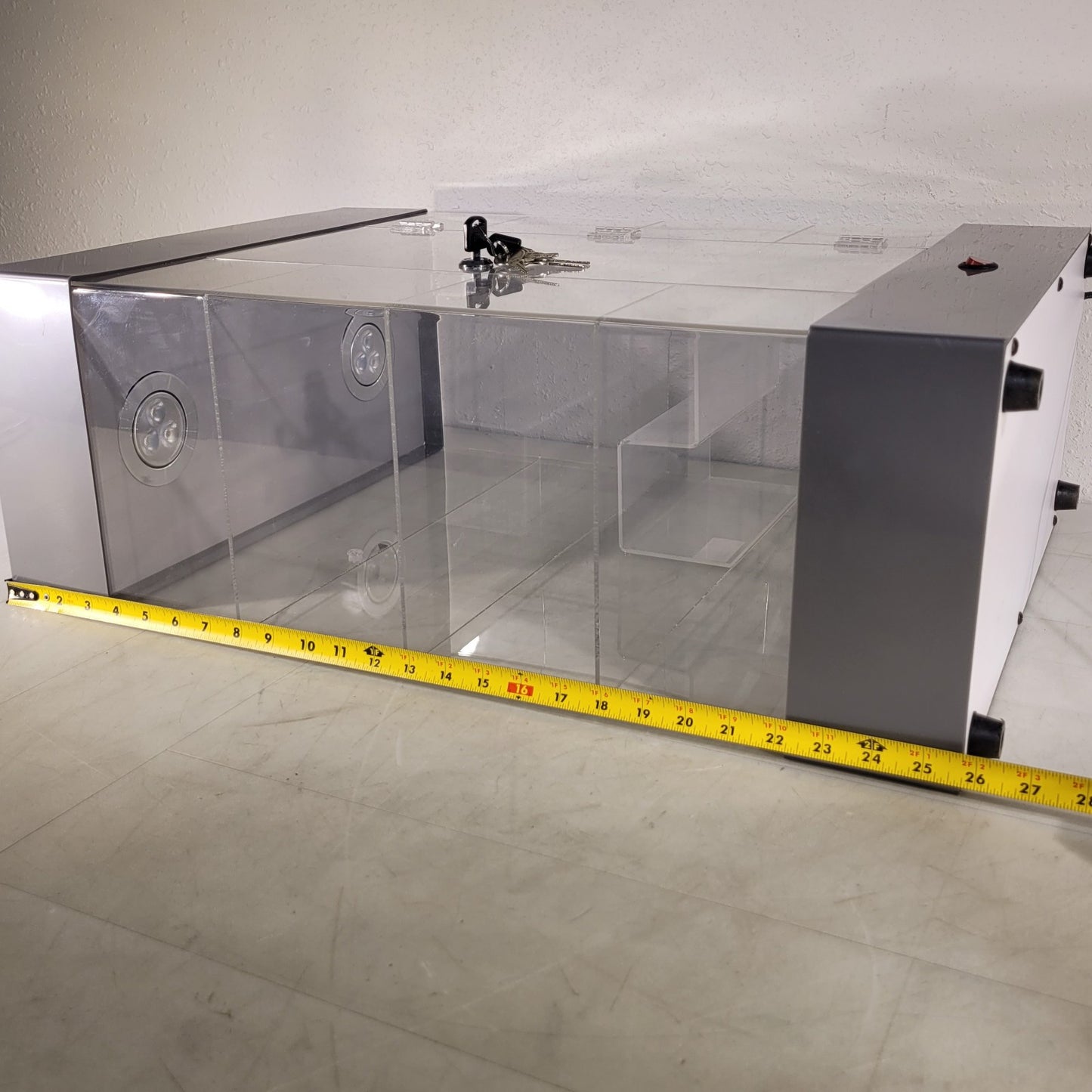 Clear Display Case With Lights Laboratory Keys Included 18x26x9"