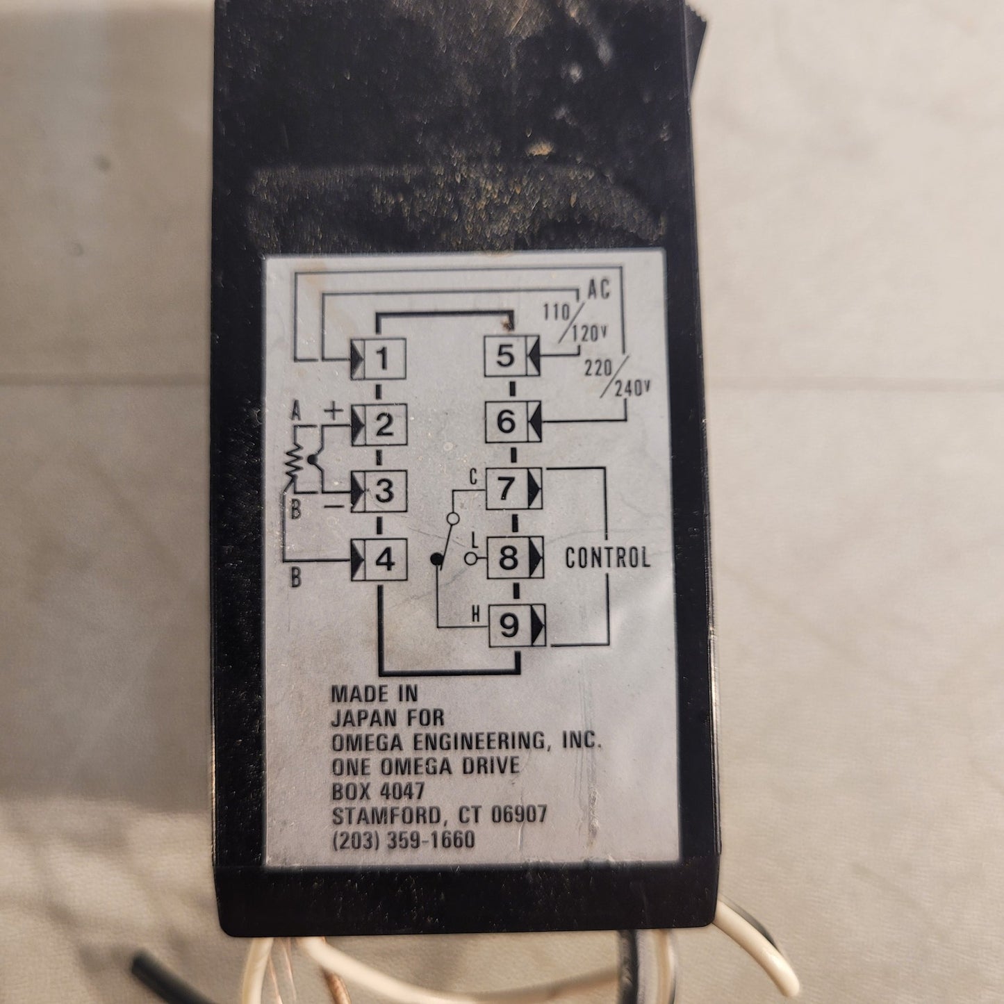 Omega CN360 Temperature Controller 0-399C Manual