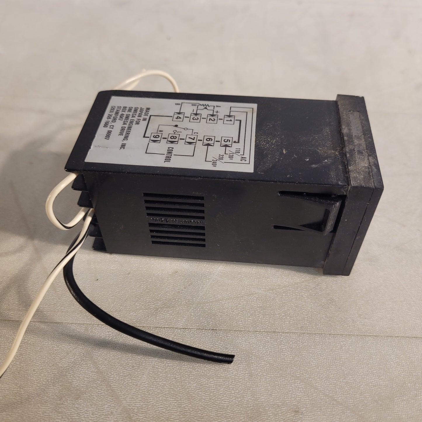 Omega CN360 Temperature Controller 0-399C Manual