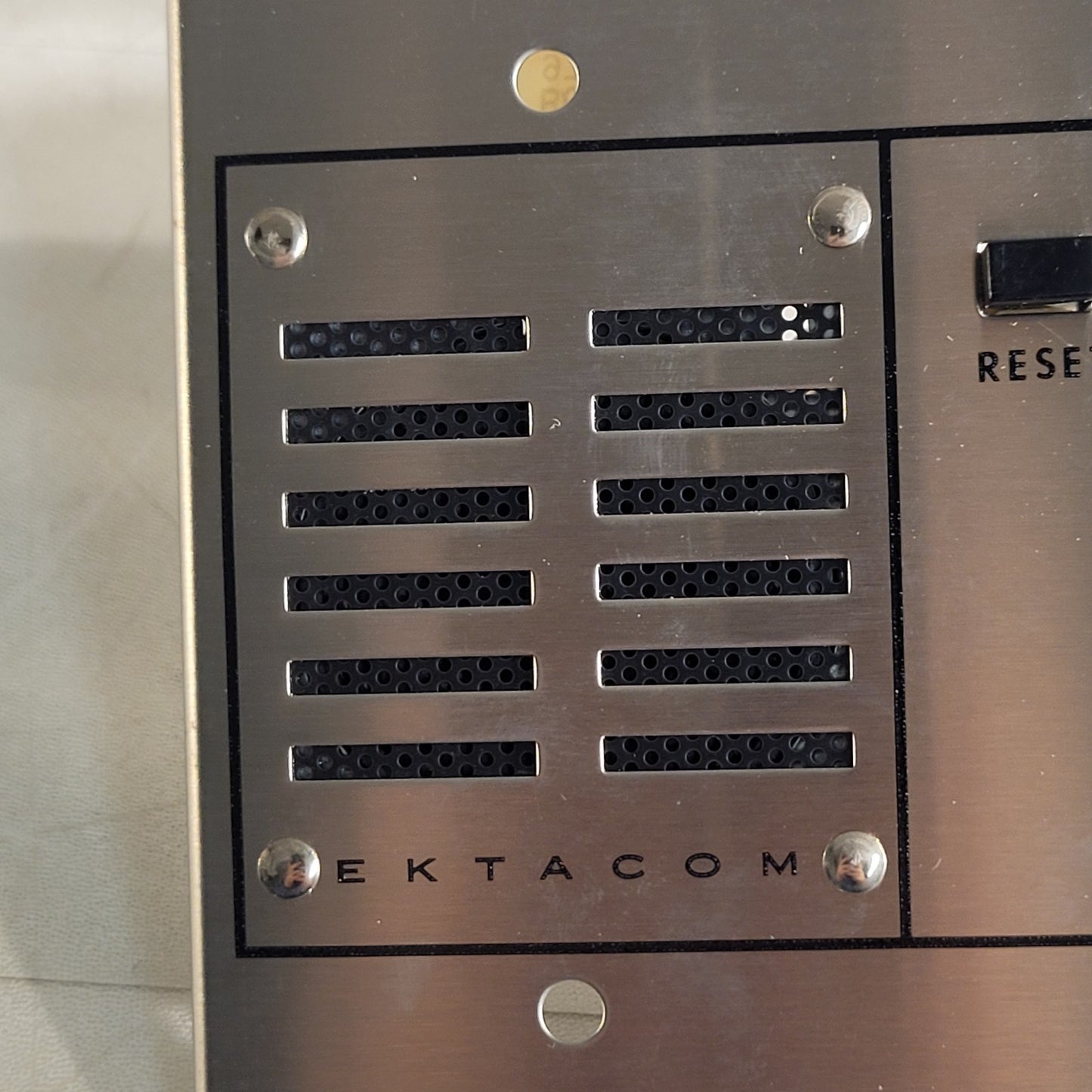 Ektacom HBB-101B Patient Call Station B06511-04 Rev I w/ Speaker