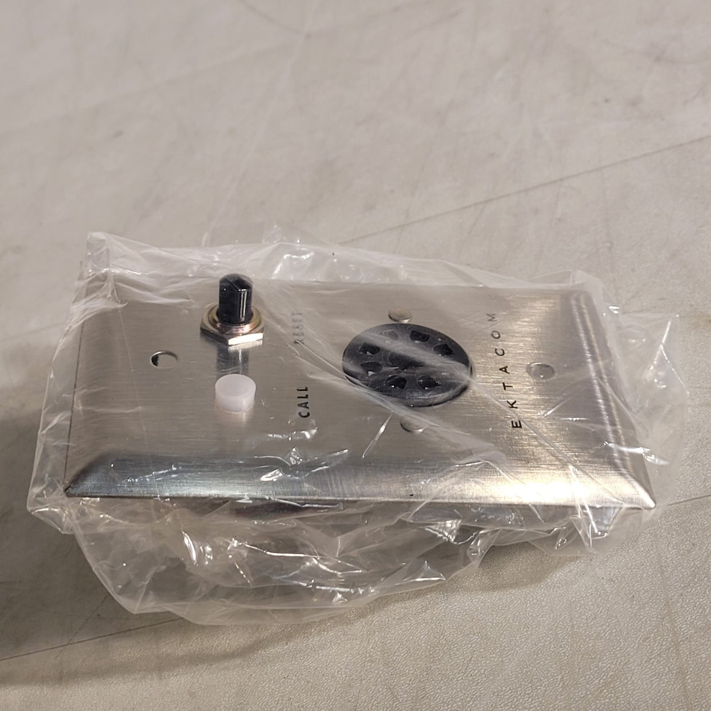 Ektacom HVB-100B Bedside Patient Station B02828-01 Rev C Call Reset Button