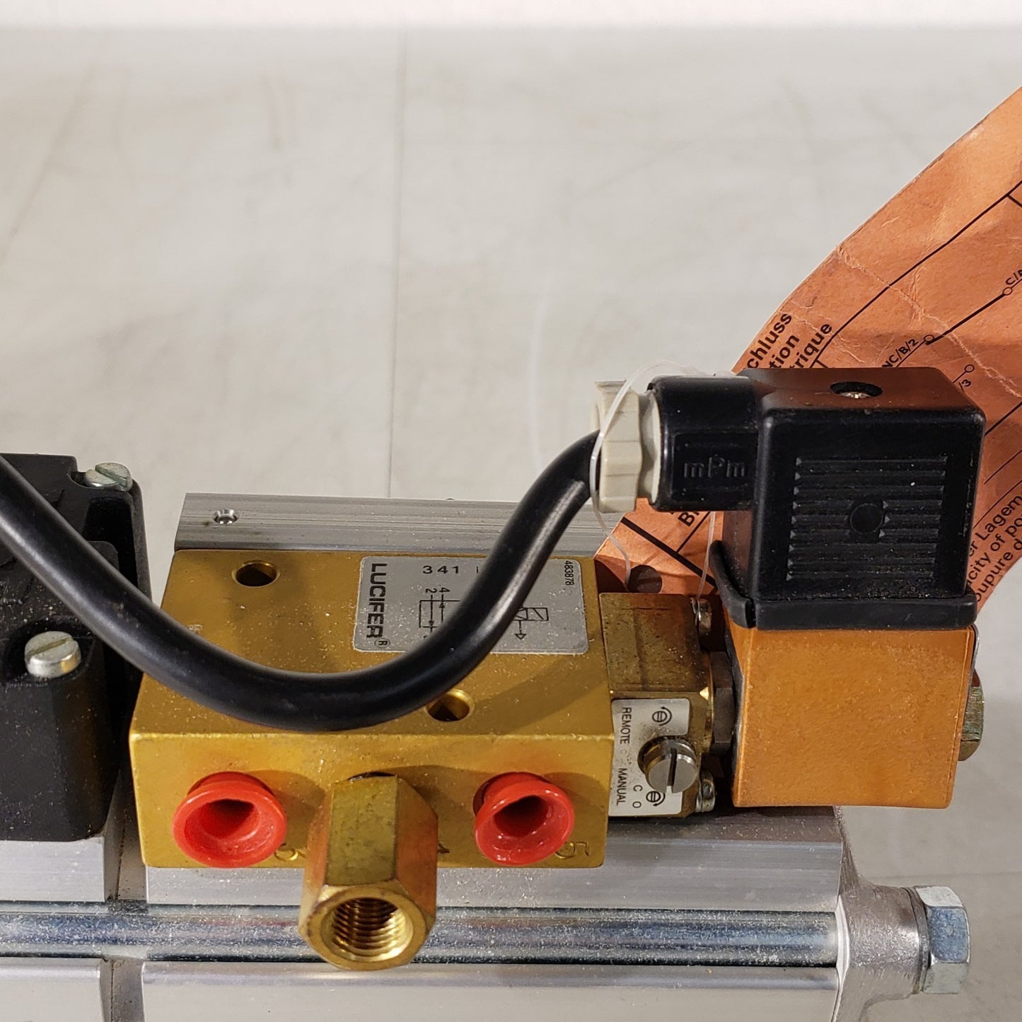 VAT 2.75" CF Conflat DN35CF Pneumatic Gate Valve High Vacuum SS F-36353-01