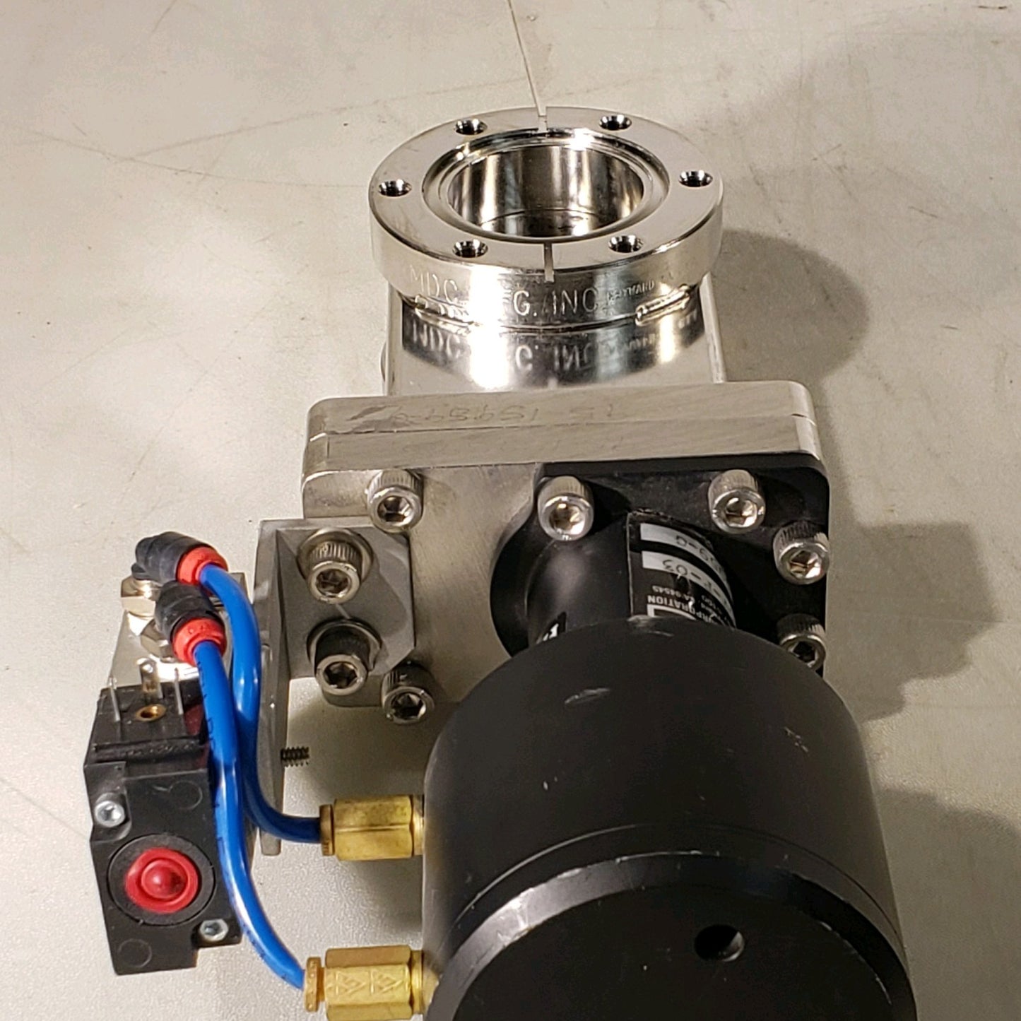 MDC 2.75" CF Conflat DN35CF Pneumatic Gate Valve High Vacuum SS GV-1500V-P-03