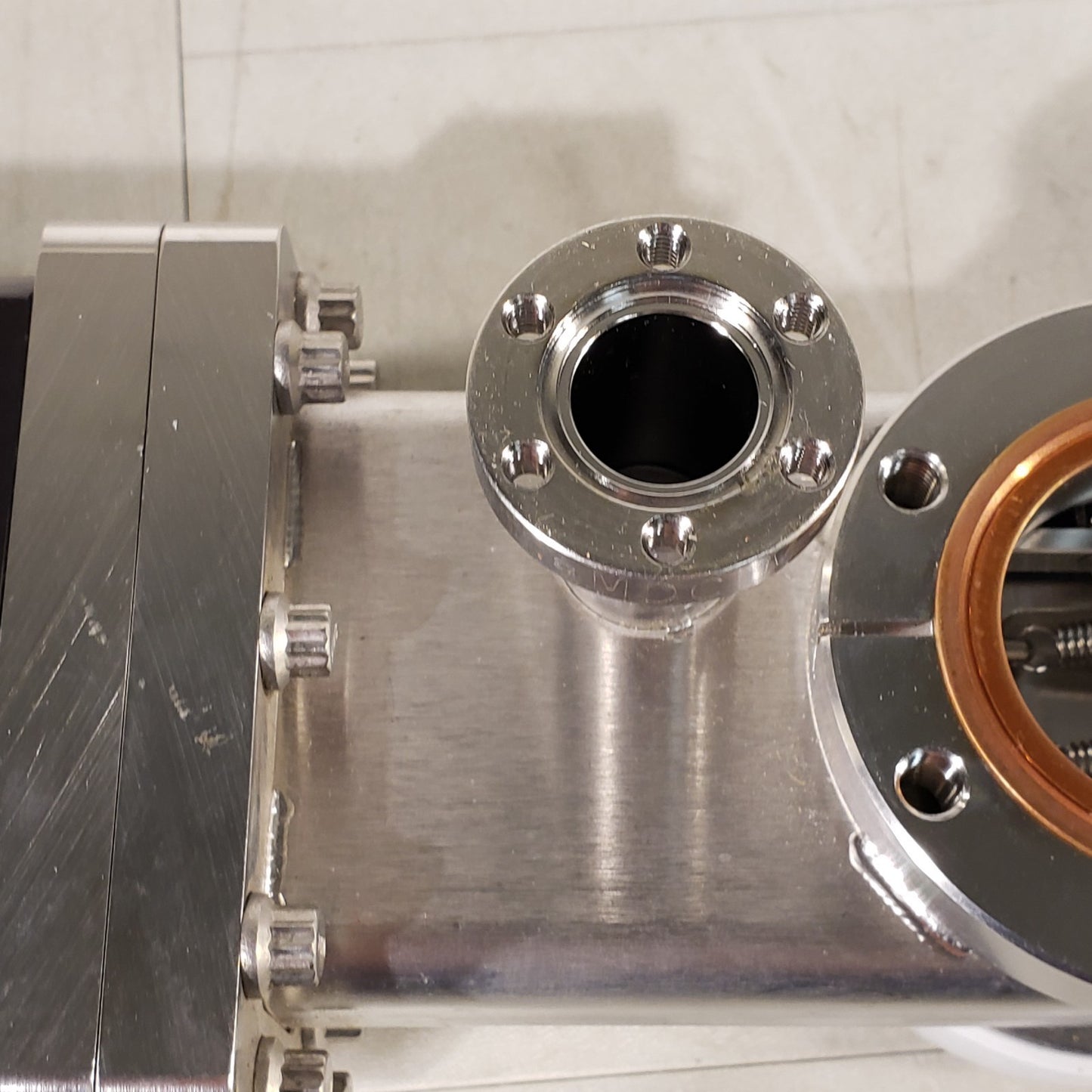 MDC 2.75" CF Conflat DN35CF Pneumatic Gate Valve w/ 1.33" Conflat Flange DN16CF