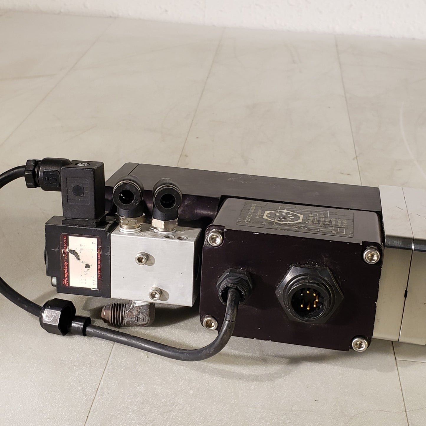 MDC 2.75" CF Conflat DN35CF Pneumatic Gate Valve w/ 1.33" Conflat Flange DN16CF