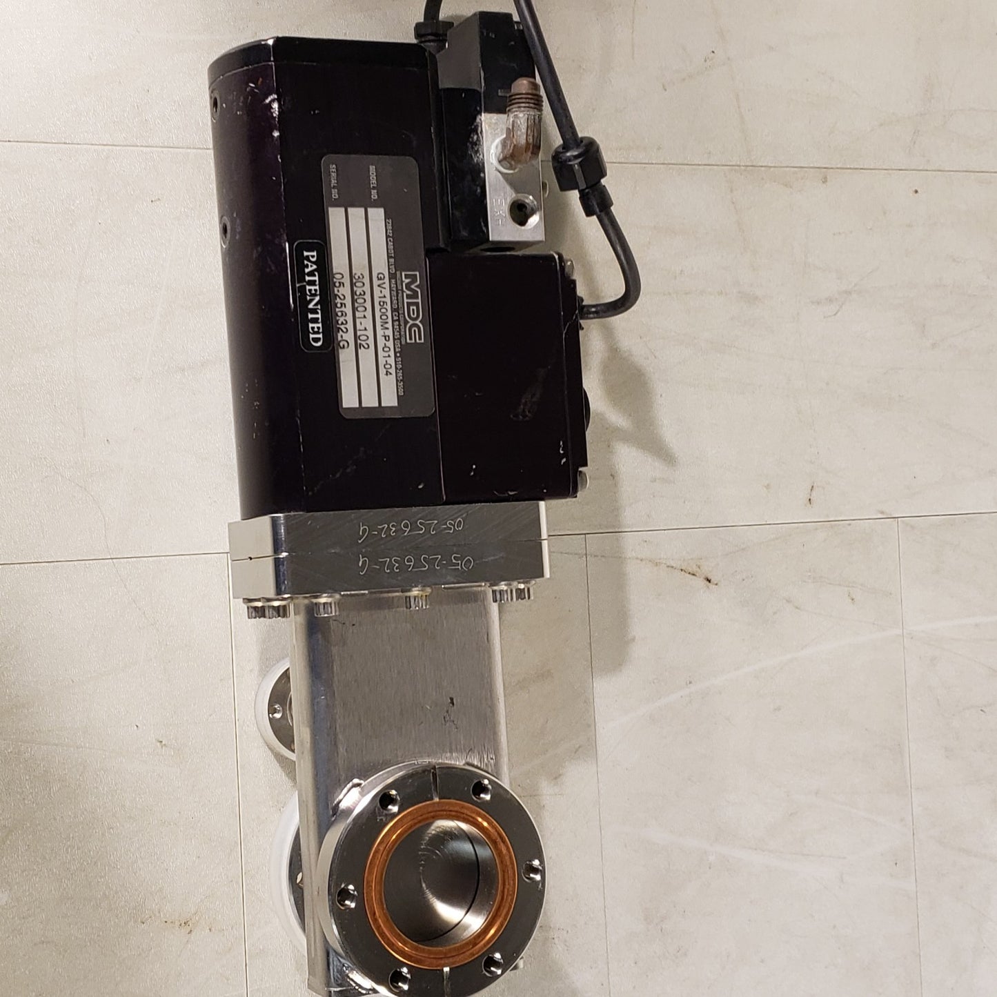 MDC 2.75" CF Conflat DN35CF Pneumatic Gate Valve w/ 1.33" Conflat Flange DN16CF