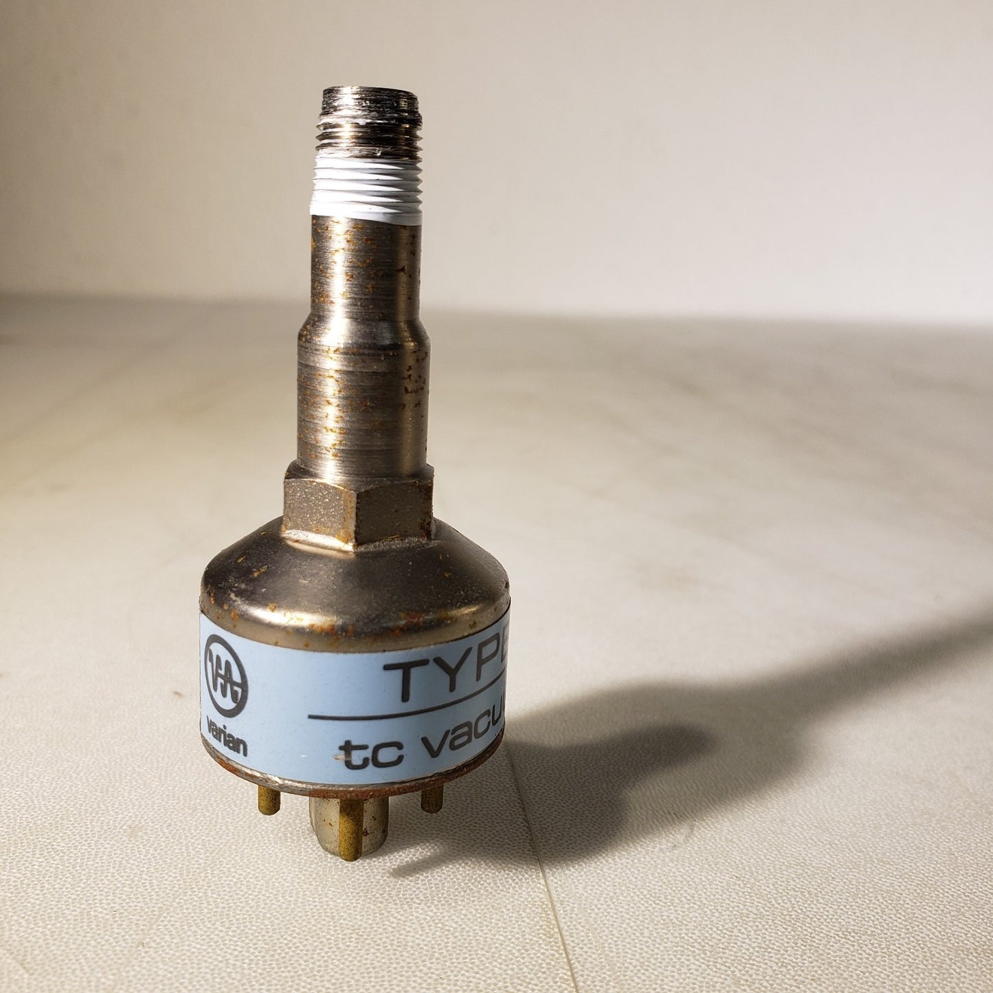 Varian Type 0531 TC Thermocouple Vacuum Gauge 1/4" NPT Vacuum 4-Pin Connector