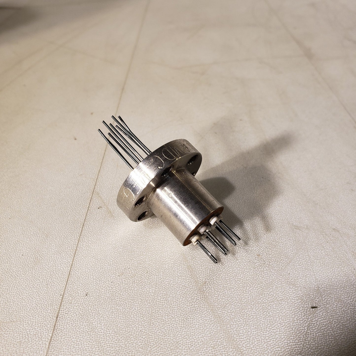 MDC DN16CF 1.33" CF 8-Pin Feedthrough Flange UHV Ultra High Vacuum SS