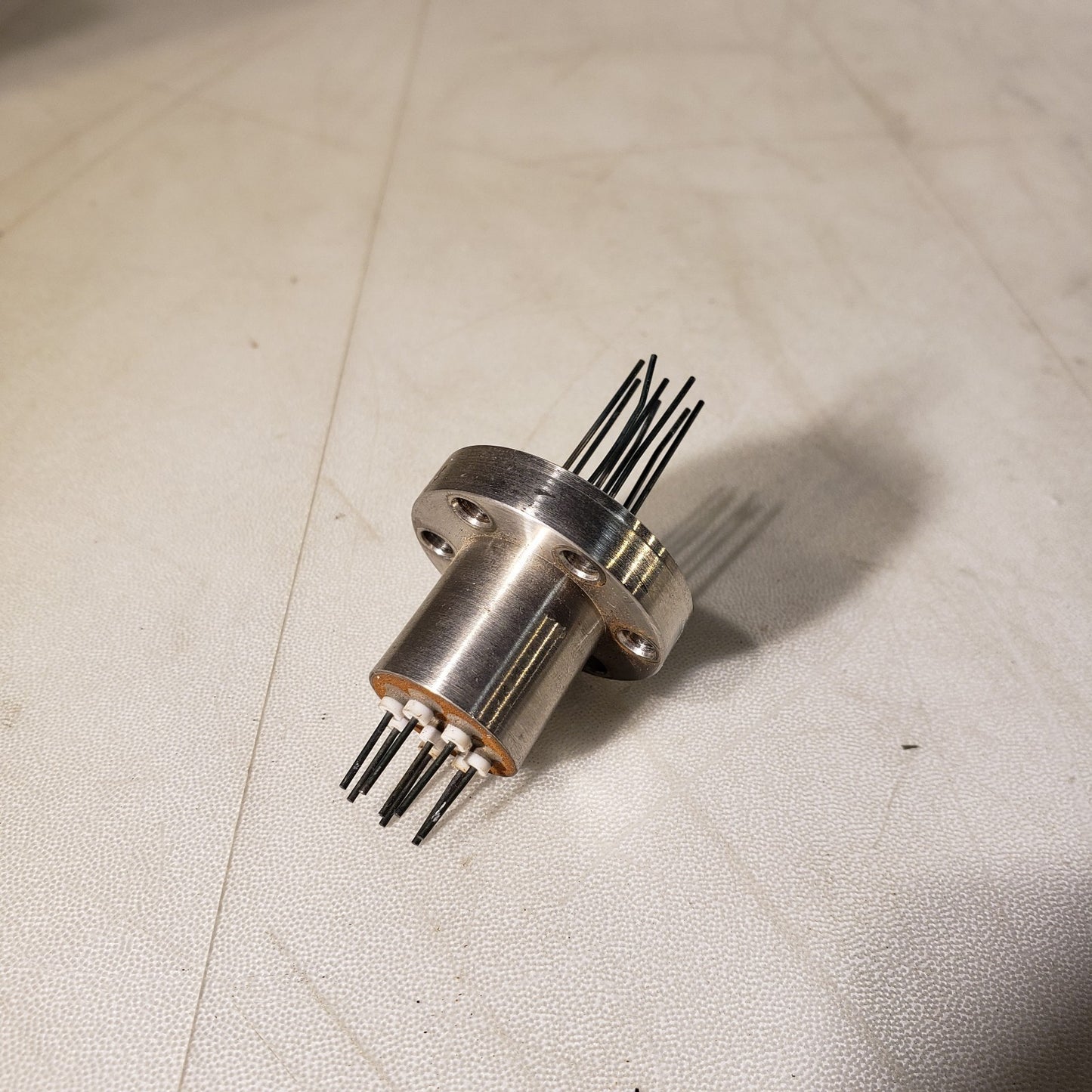 MDC DN16CF 1.33" CF 8-Pin Feedthrough Flange UHV Ultra High Vacuum SS