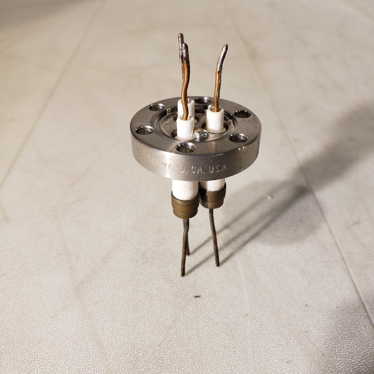 MDC 1.33" CF DN16CF Adapter 3-Pin Feedthrough UHV Ultra High Vacuum