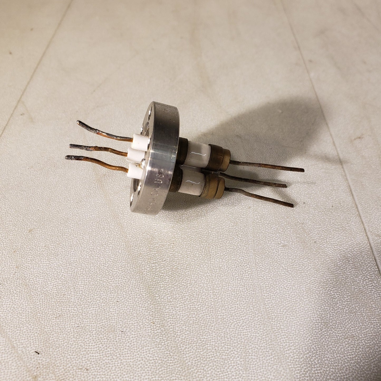 MDC 1.33" CF DN16CF Adapter 3-Pin Feedthrough UHV Ultra High Vacuum