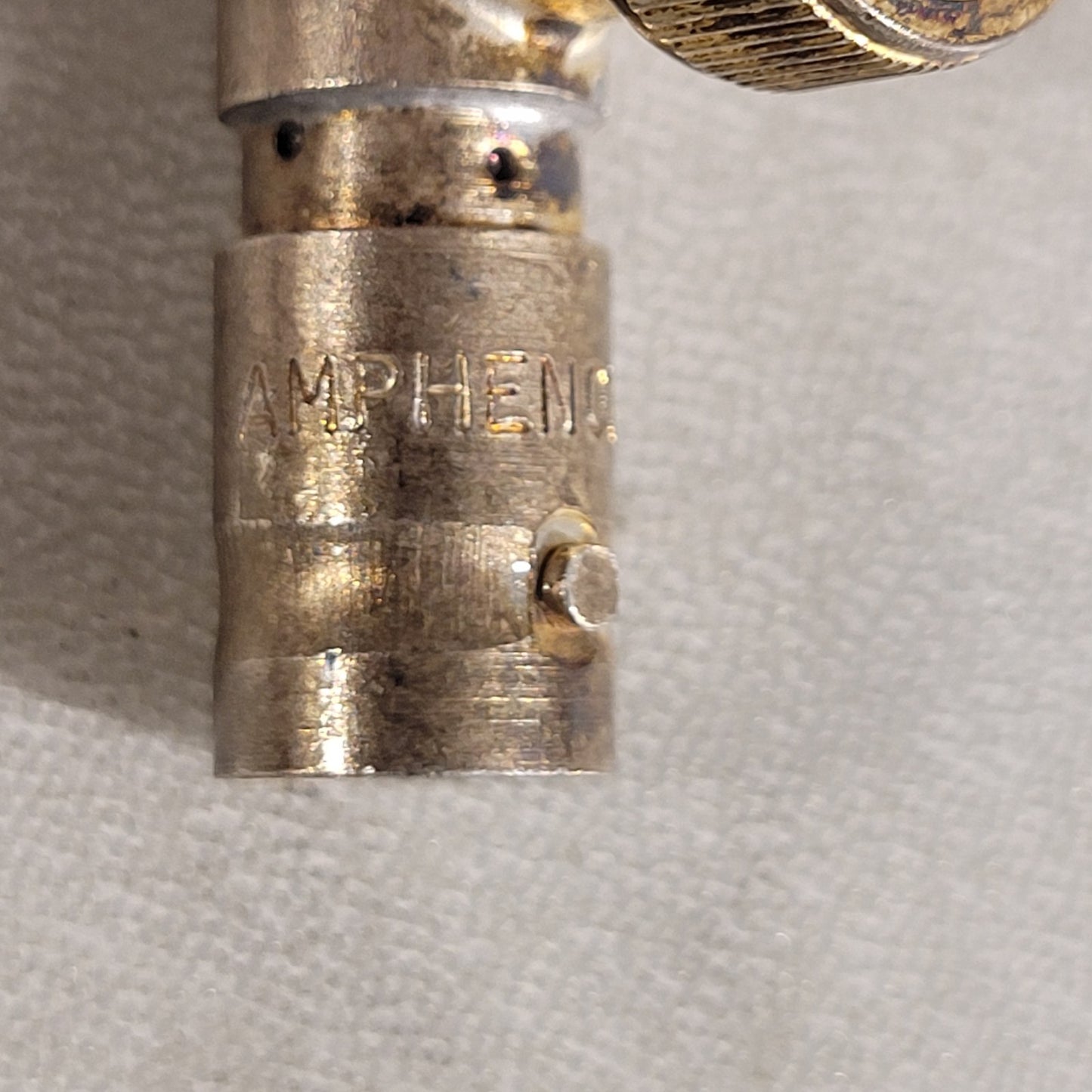 Amphenol 10425 MHV Male High Voltage Connector Radio RF Adapter 90° Angle Elbow