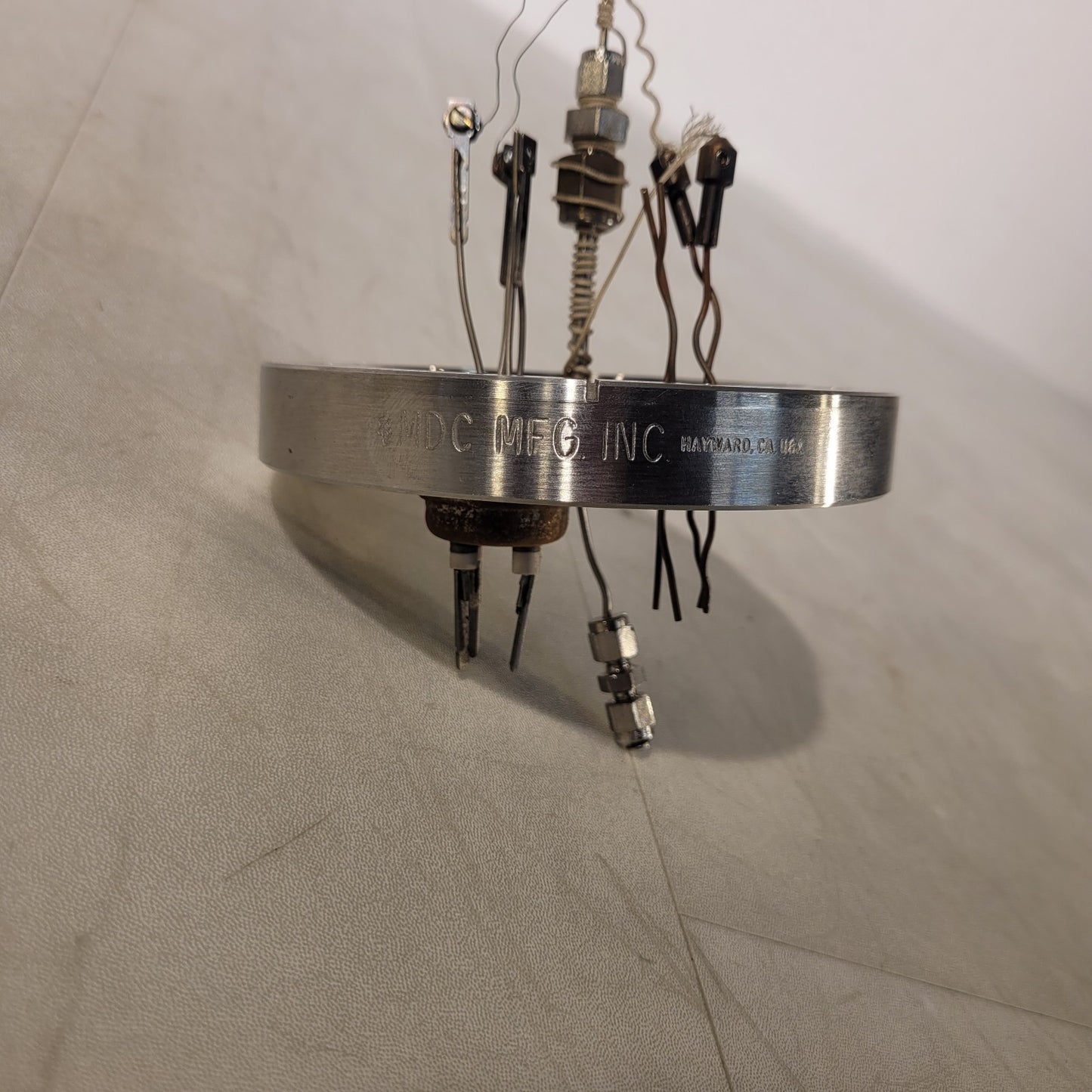 MDC 4.5" CF Feedthrough Conflat DN63CF w/ 2x 4-Wire Good Knife Edge