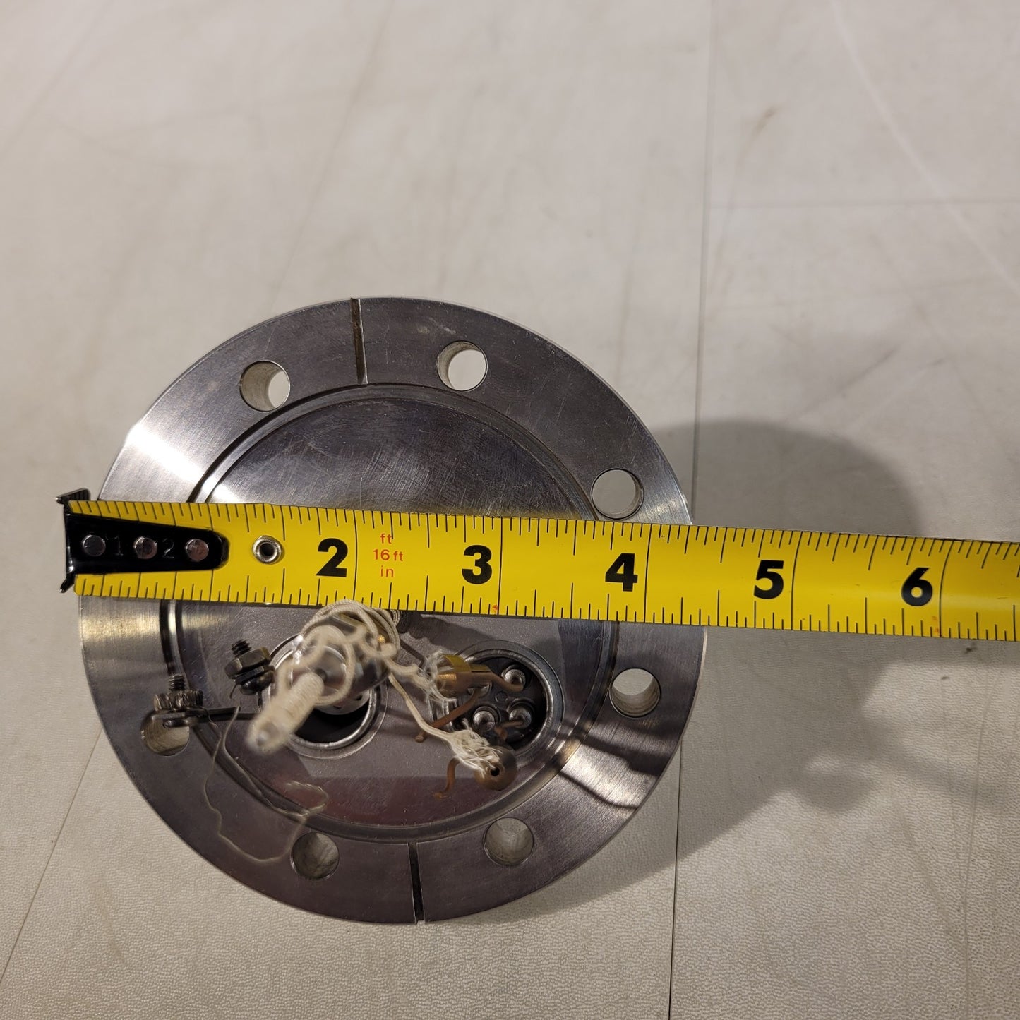 MDC 4.5" CF Feedthrough Conflat DN63CF w/ 2x 4-Wire Good Knife Edge