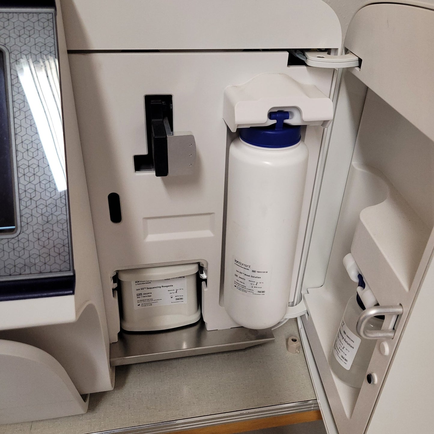 Thermo Fisher Ion Torrent GeneStudio S5 Semiconductor Sequencer + Ion Chef