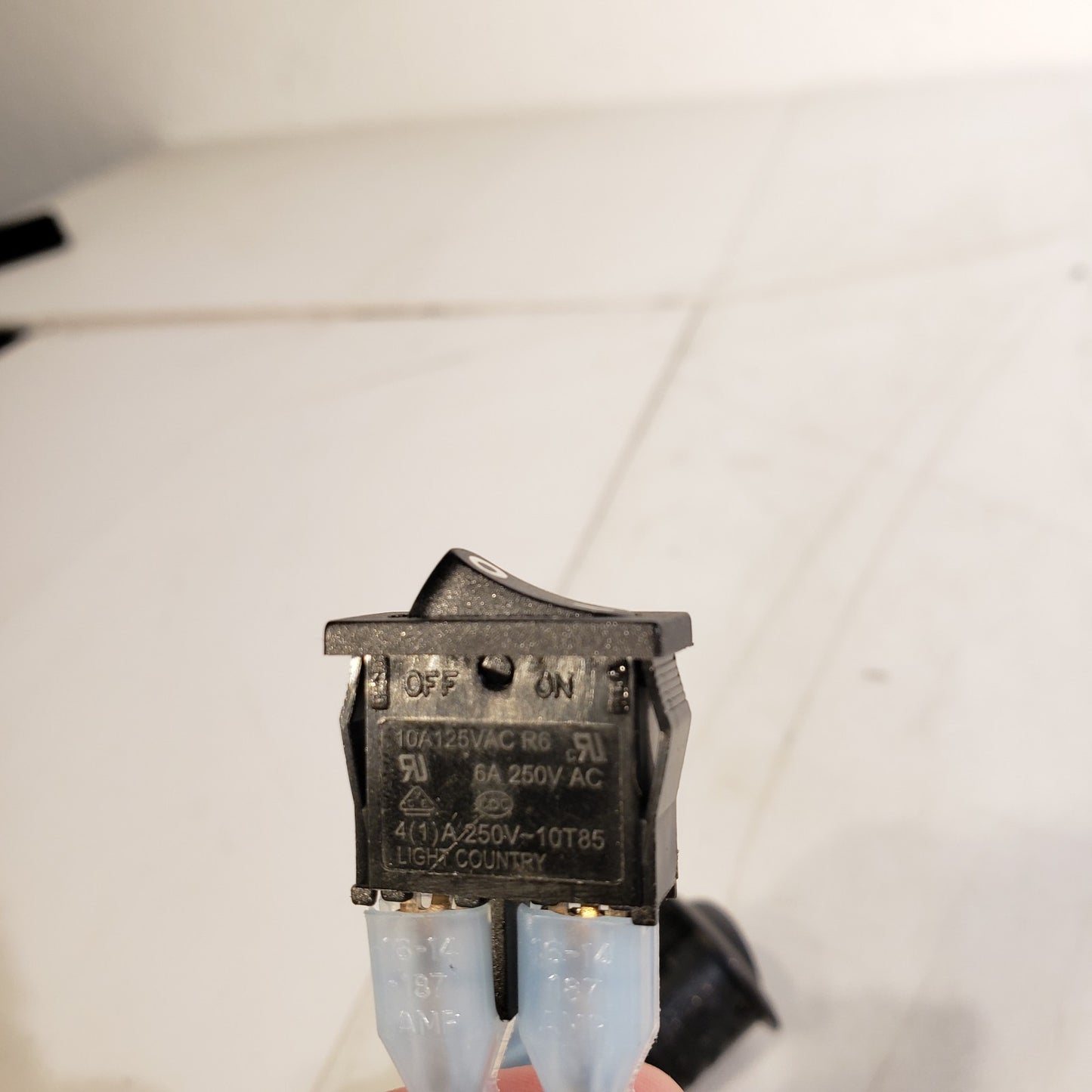 Bulgin Rocker SWITCH R13-244B Light Country R6 Rocker Switch SPST