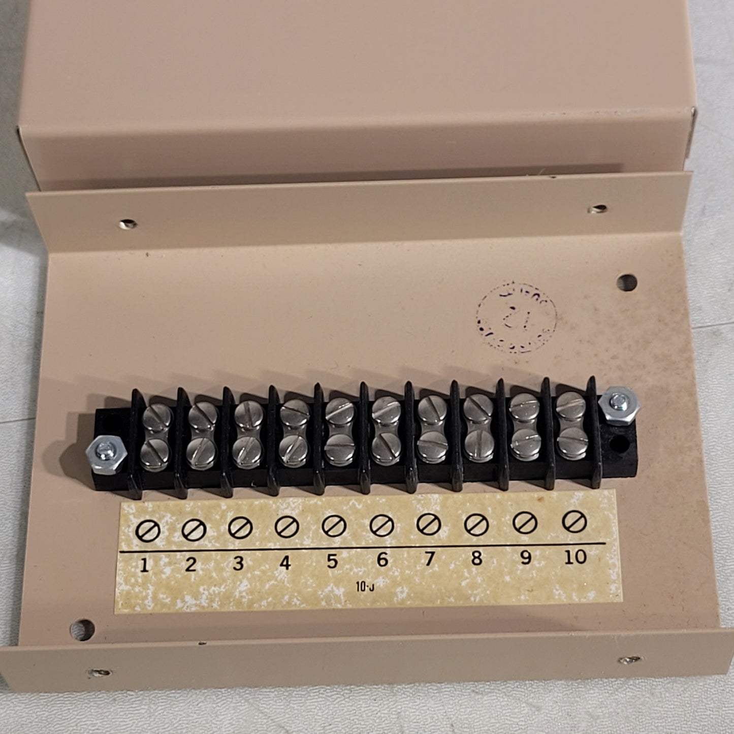 Terminal Block 10-Slot 5-1/2" x 4" Tan Steel 10-Wire Electrical Box