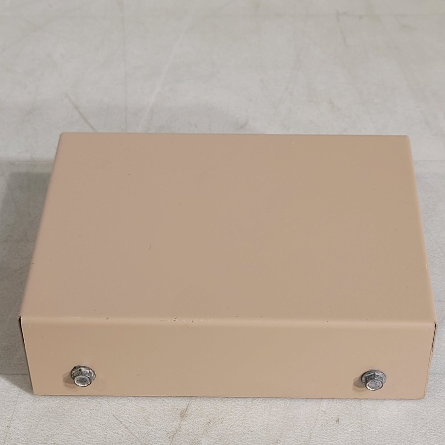 Terminal Block 10-Slot 5-1/2" x 4" Tan Steel 10-Wire Electrical Box