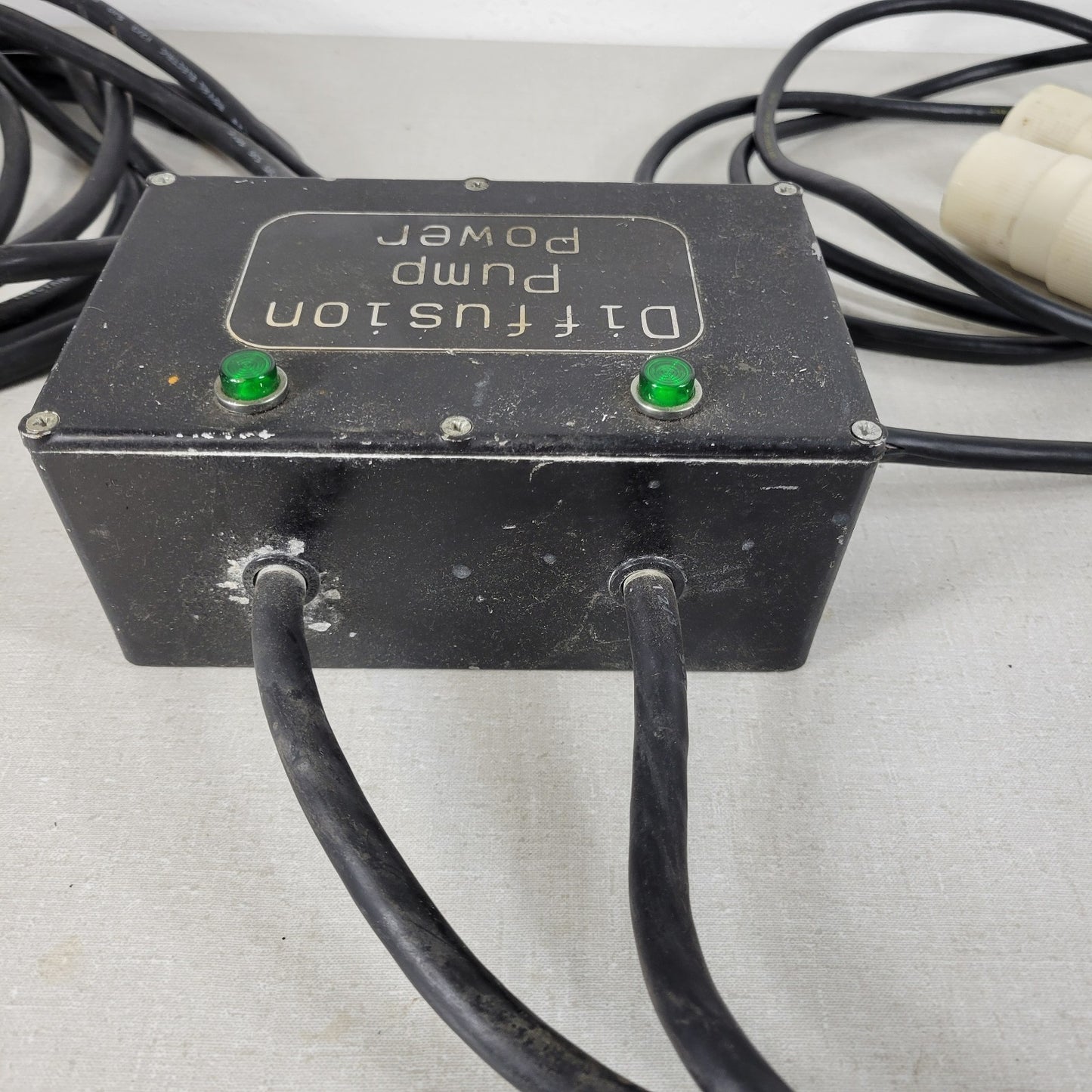 Contactor Relay Box for Two Varian Type 0184 Diffusion Pumps NEMA L5-20 Plugs
