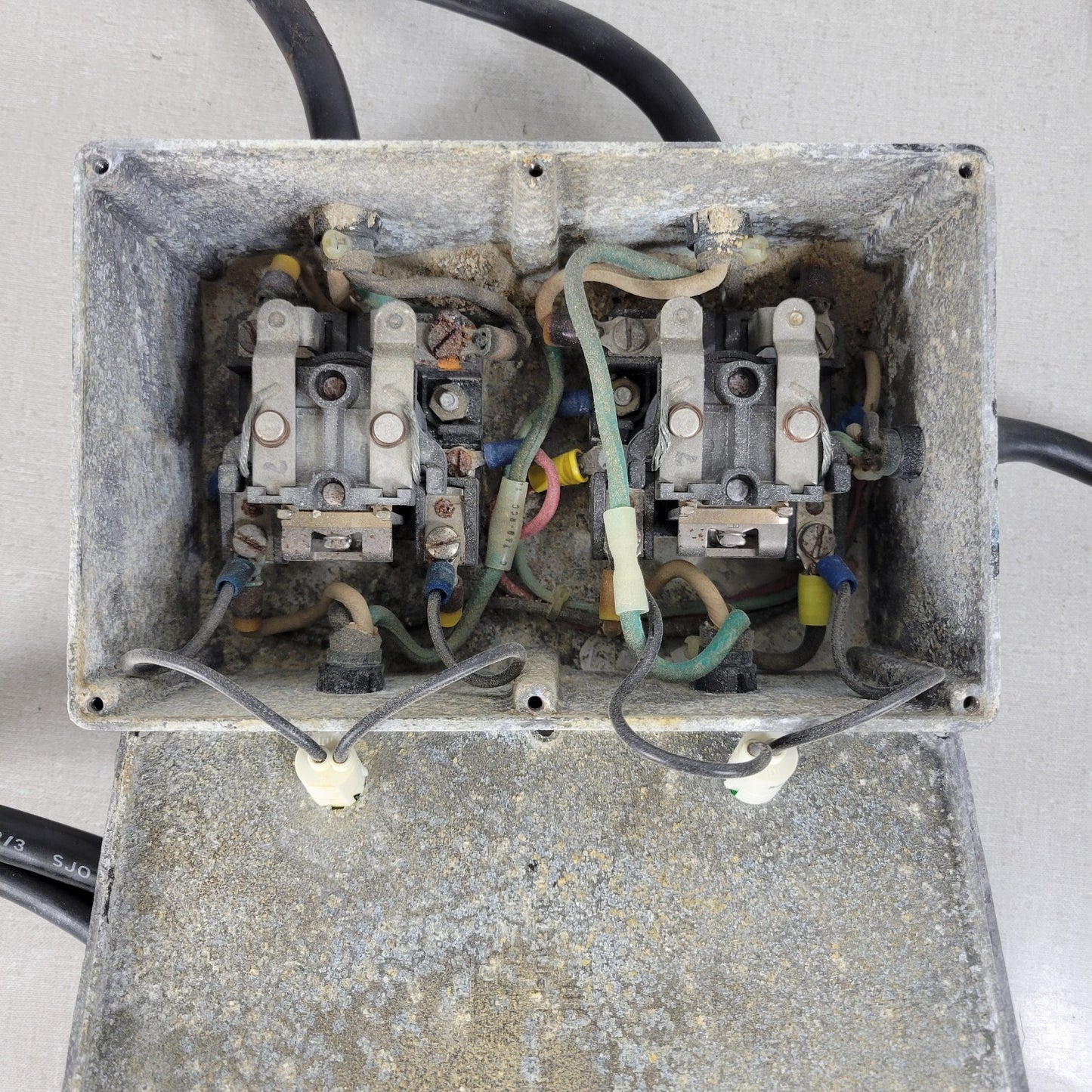 Contactor Relay Box for Two Varian Type 0184 Diffusion Pumps NEMA L5-20 Plugs