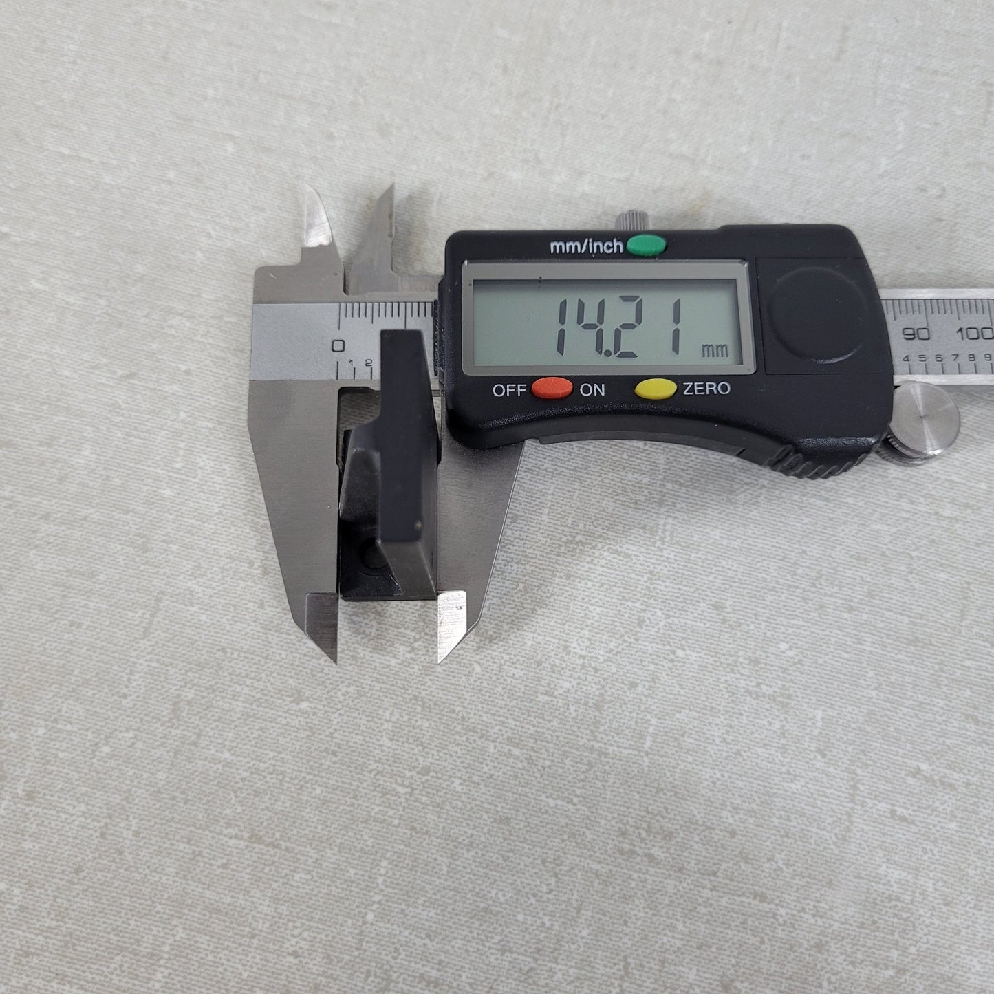 Melles Griot Optical Element Table Mount 21mm square Hole Spacing