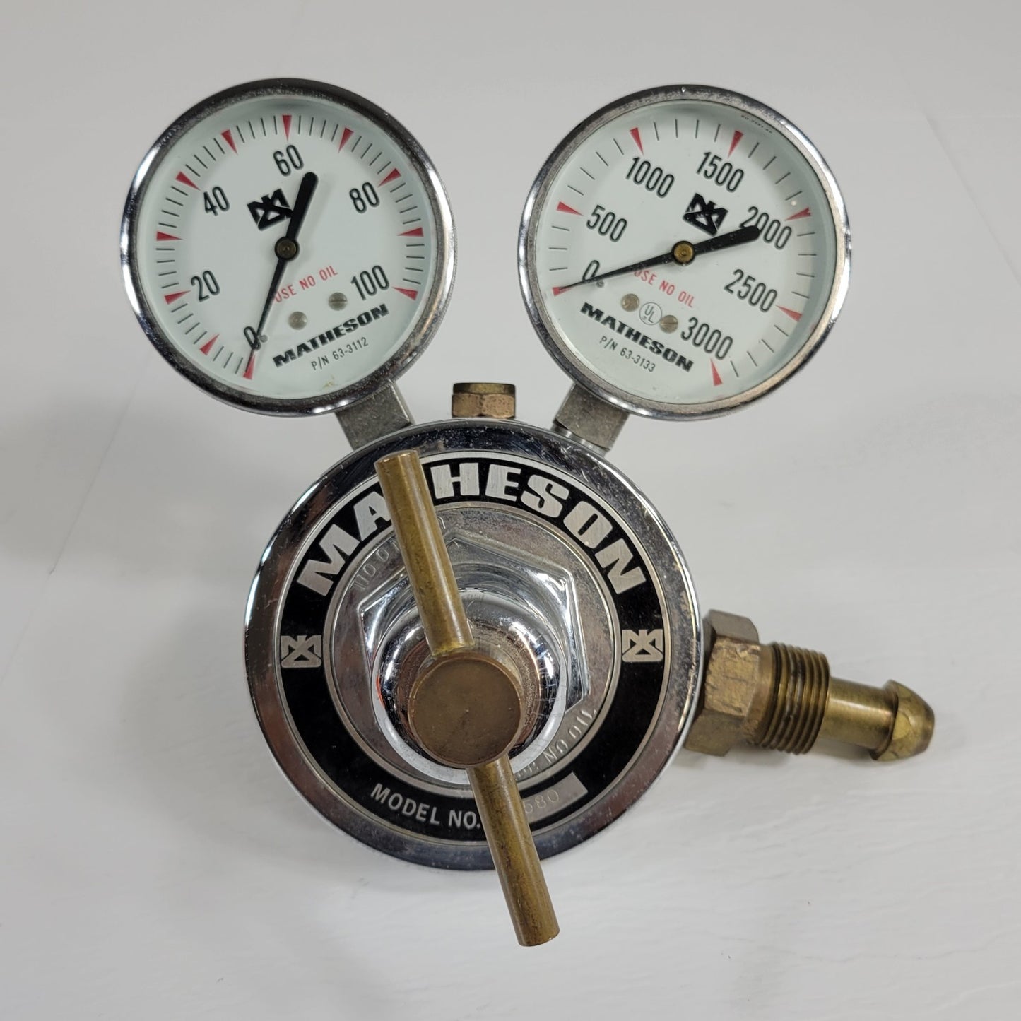Matheson 8-580 Gas Regulator 3000psi In 100psi Gauge Out Dual Stage Brass CGA580