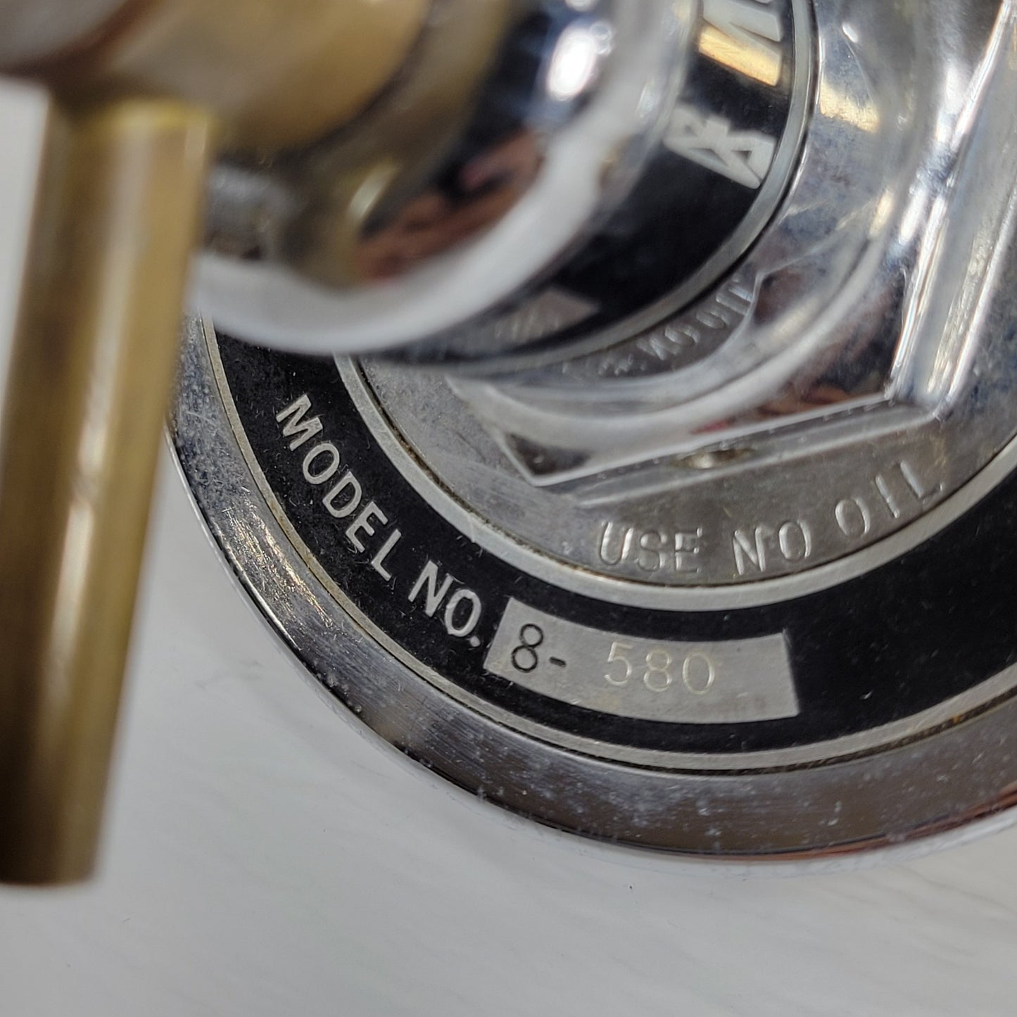 Matheson 8-580 Gas Regulator 3000psi In 100psi Gauge Out Dual Stage Brass CGA580