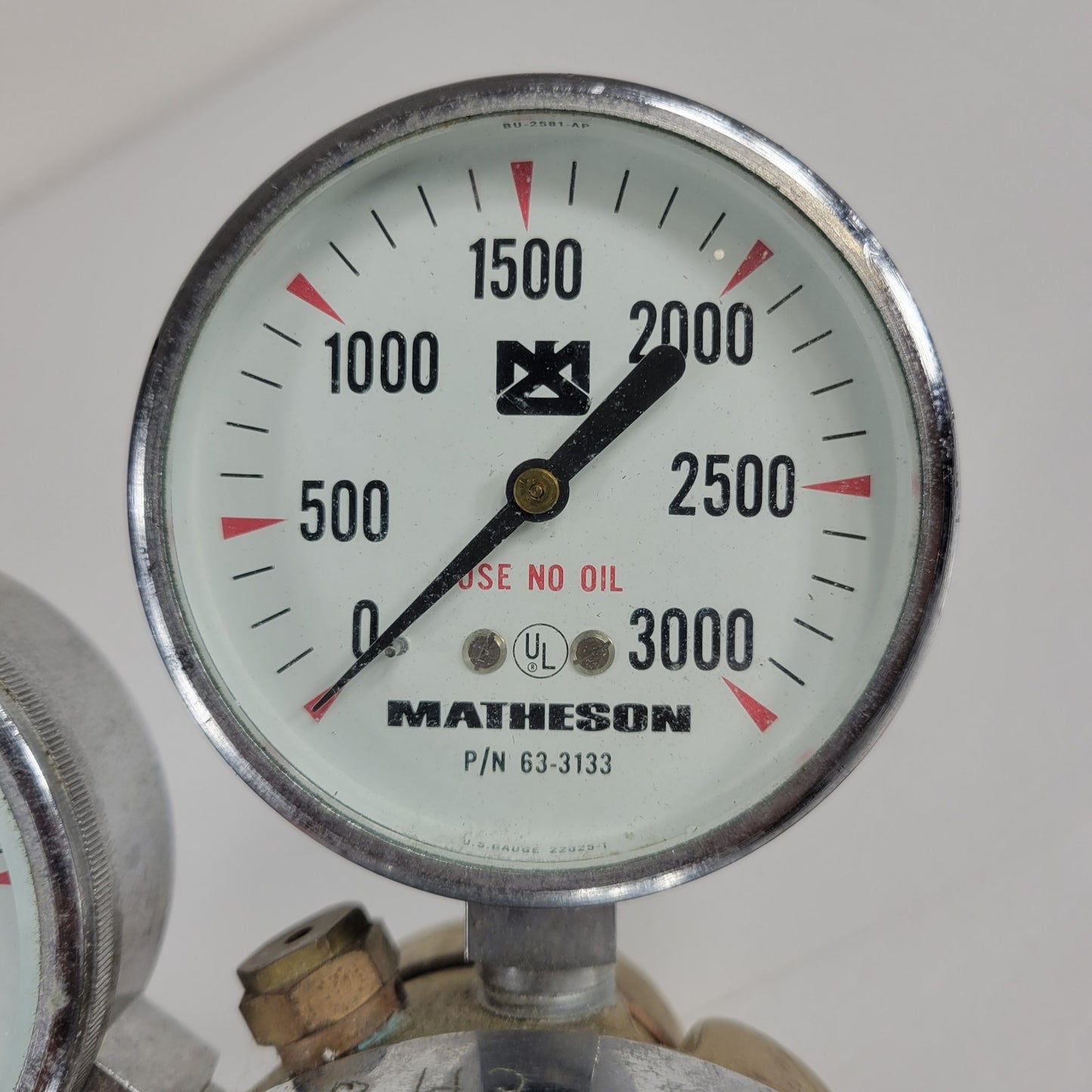 Matheson 8-580 Gas Regulator 3000psi In 100psi Gauge Out Dual Stage Brass CGA580