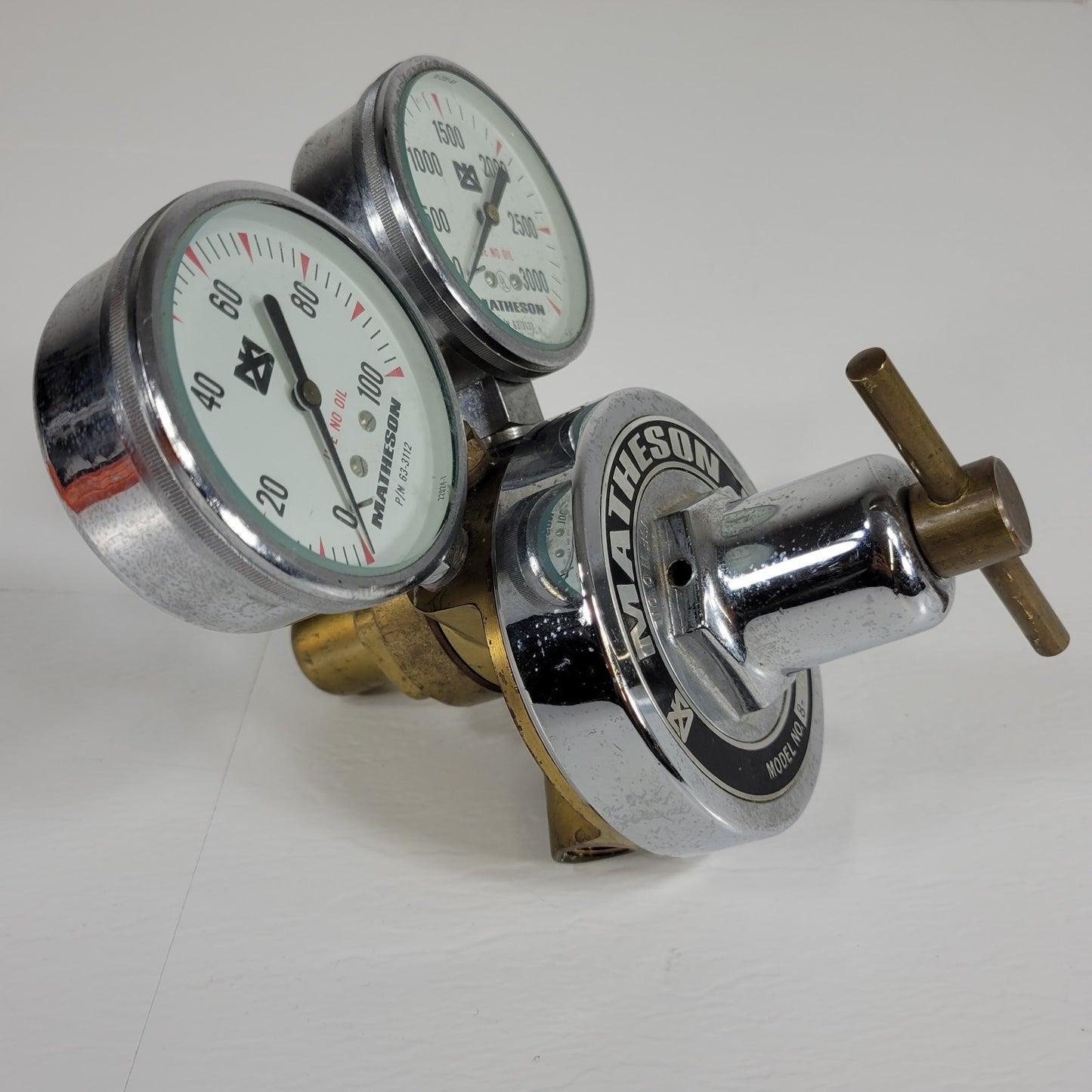 Matheson 8-580 Gas Regulator 3000psi In 100psi Gauge Out Dual Stage Brass CGA580
