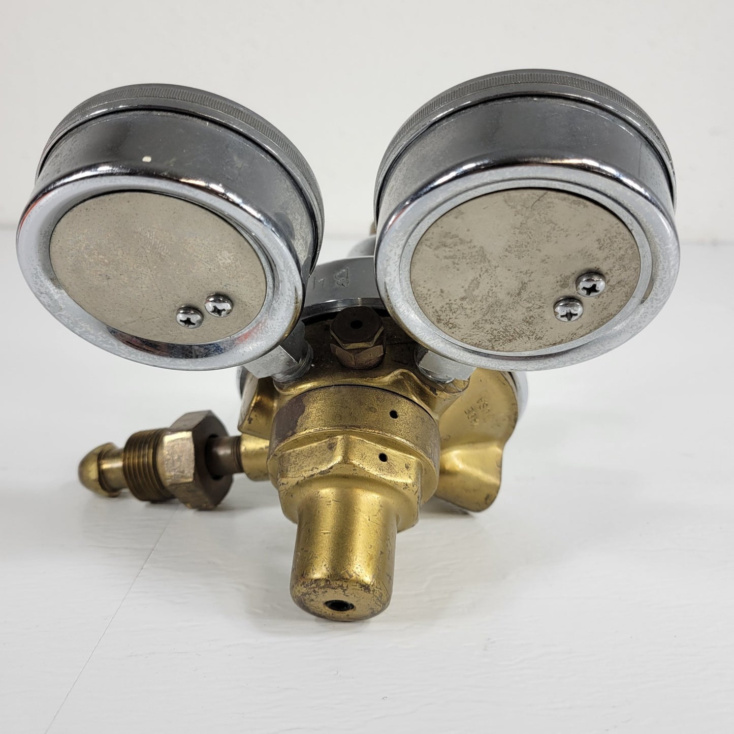Matheson 8-580 Gas Regulator 3000psi In 100psi Gauge Out Dual Stage Brass CGA580
